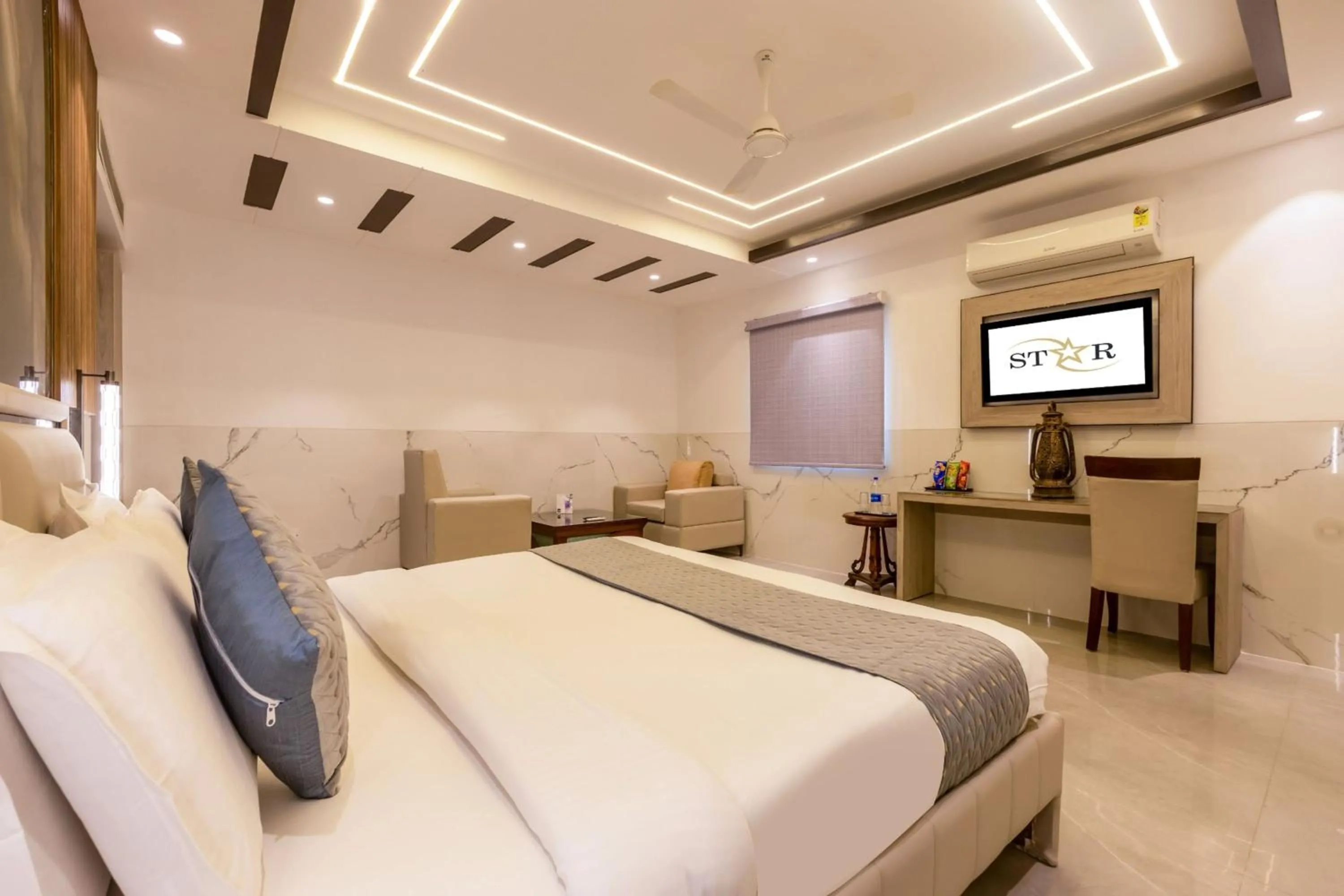 Photo of the whole room, Bed in Hotel Transit International- Aerocity Delhi Airport