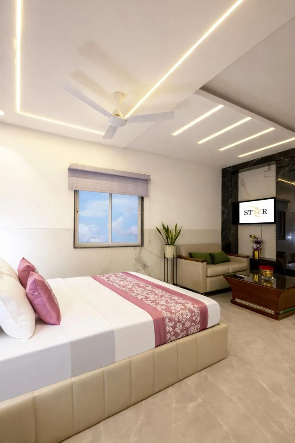 Bedroom, Bed in Hotel Transit International- Aerocity Delhi Airport