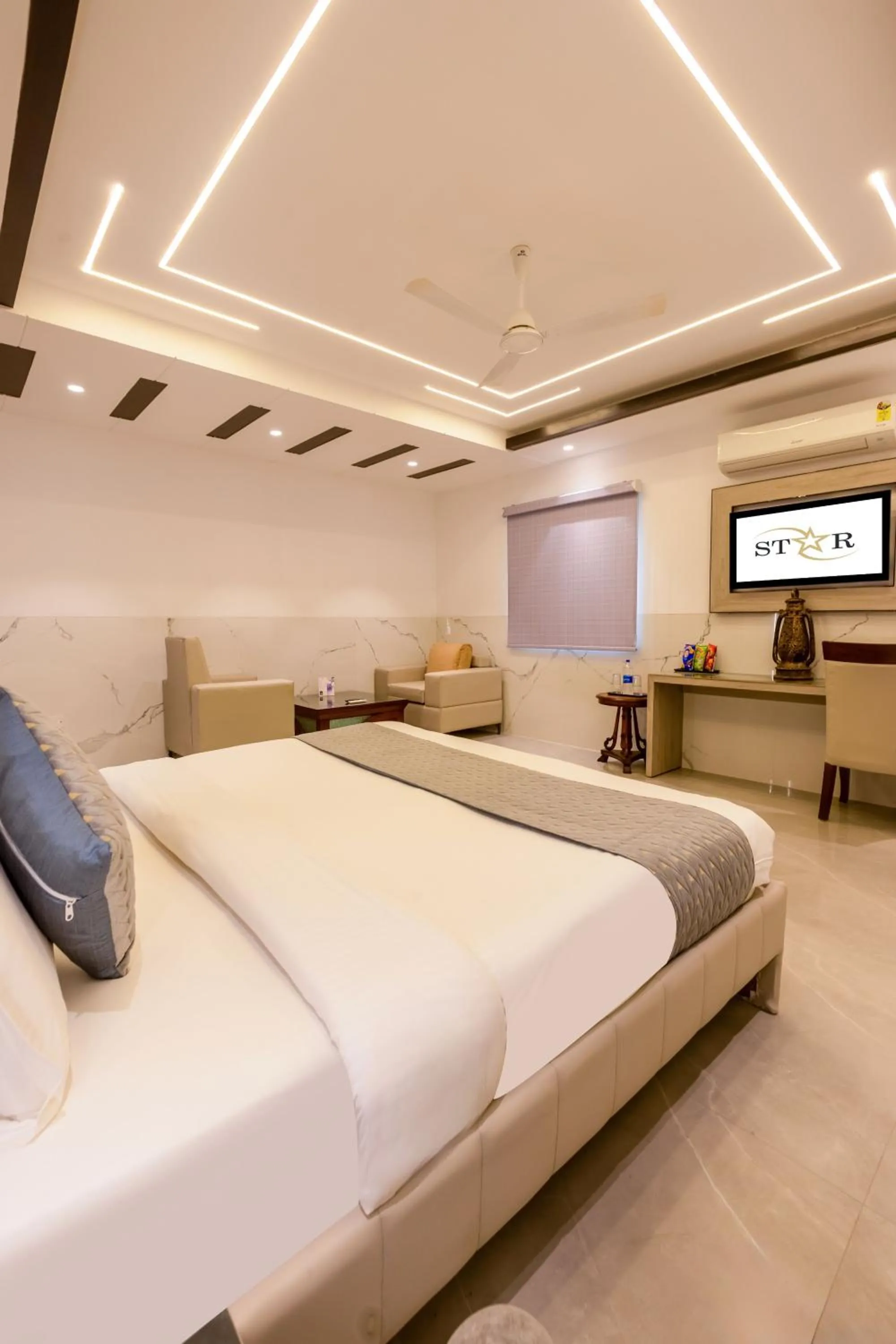 Photo of the whole room, Bed in Hotel Transit International- Aerocity Delhi Airport