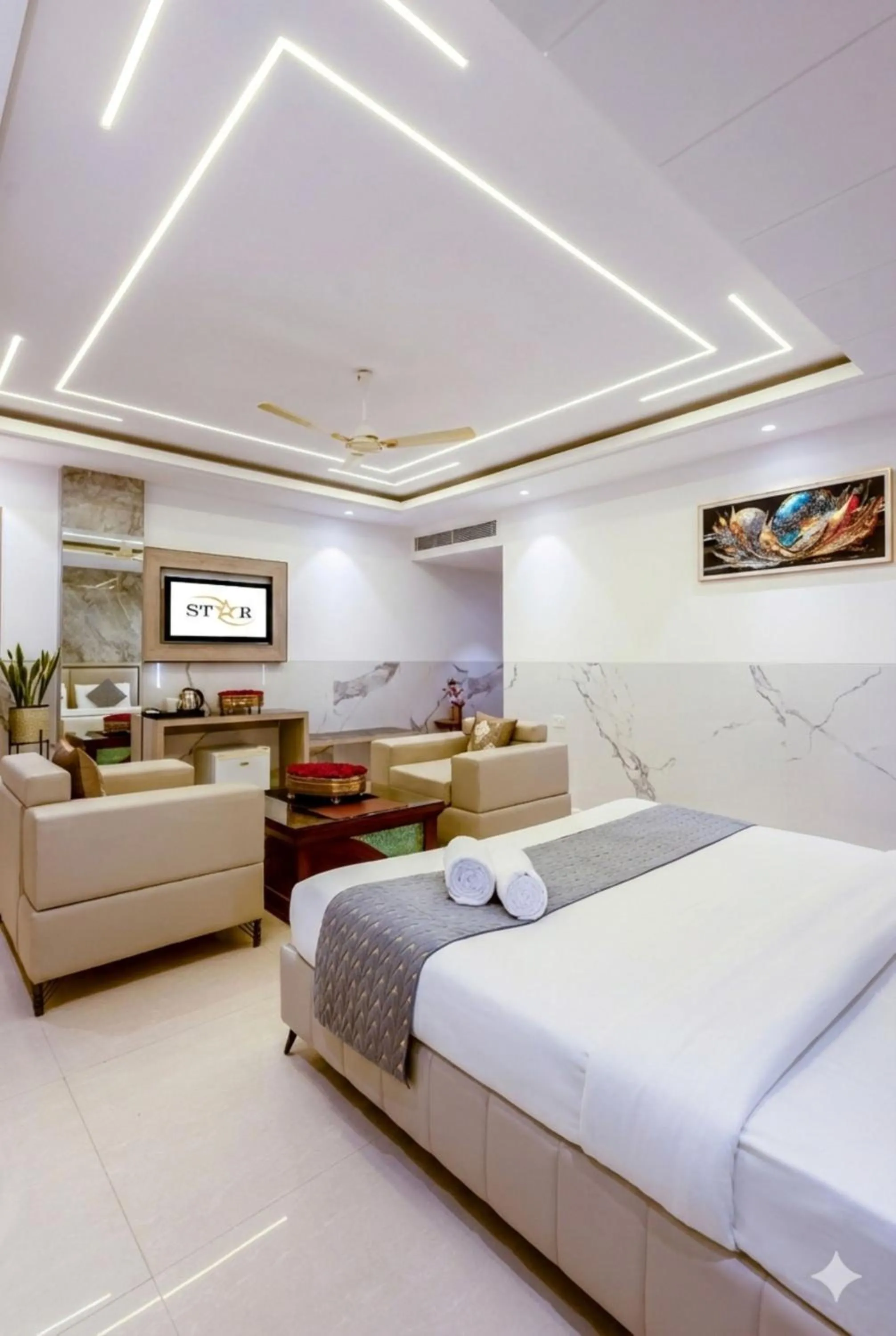 Photo of the whole room, Bed in Hotel Transit International- Aerocity Delhi Airport