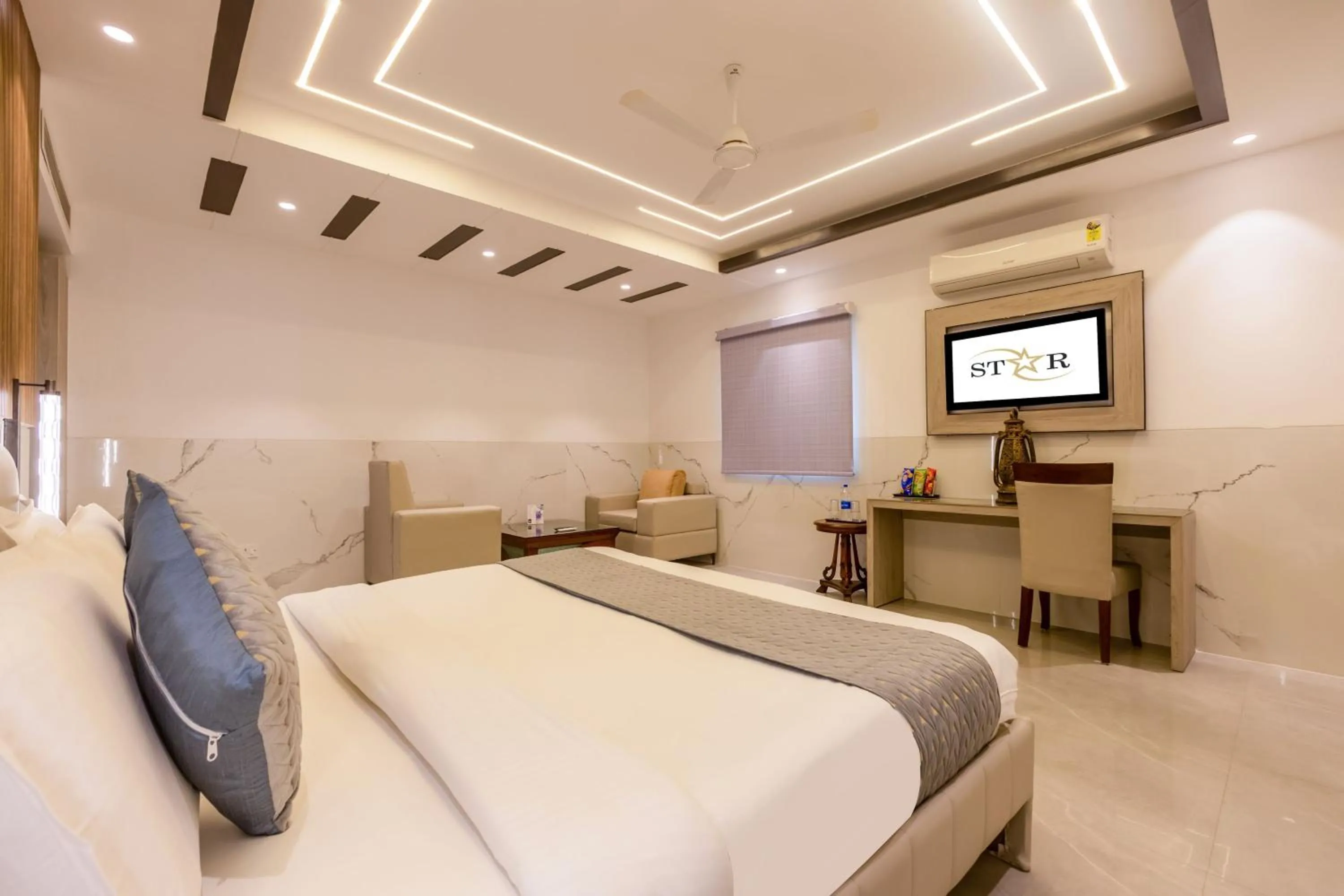 Photo of the whole room, Bed in Hotel Transit International- Aerocity Delhi Airport