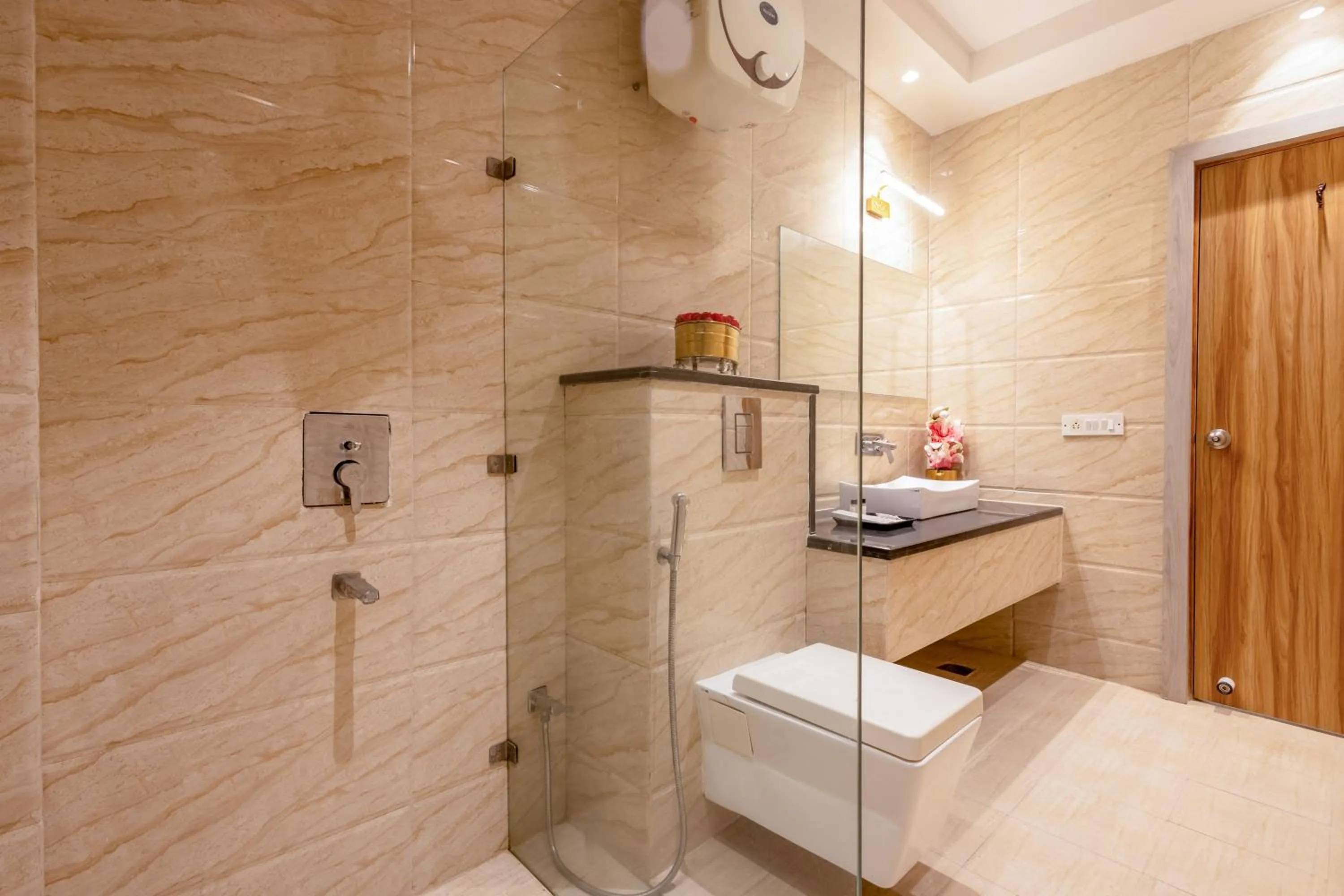 Bathroom in Hotel Transit International- Aerocity Delhi Airport