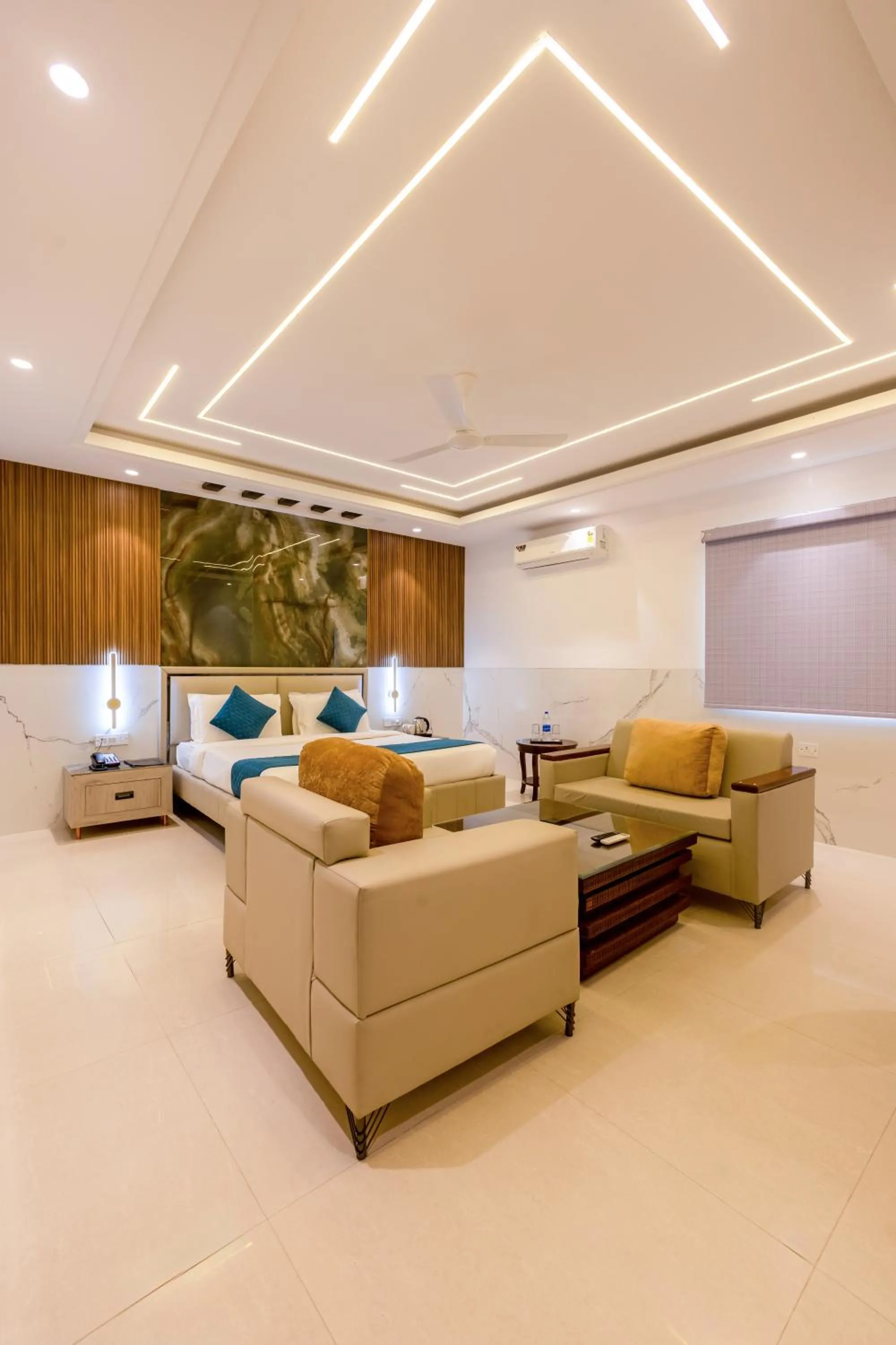 Photo of the whole room in Hotel Transit International- Aerocity Delhi Airport