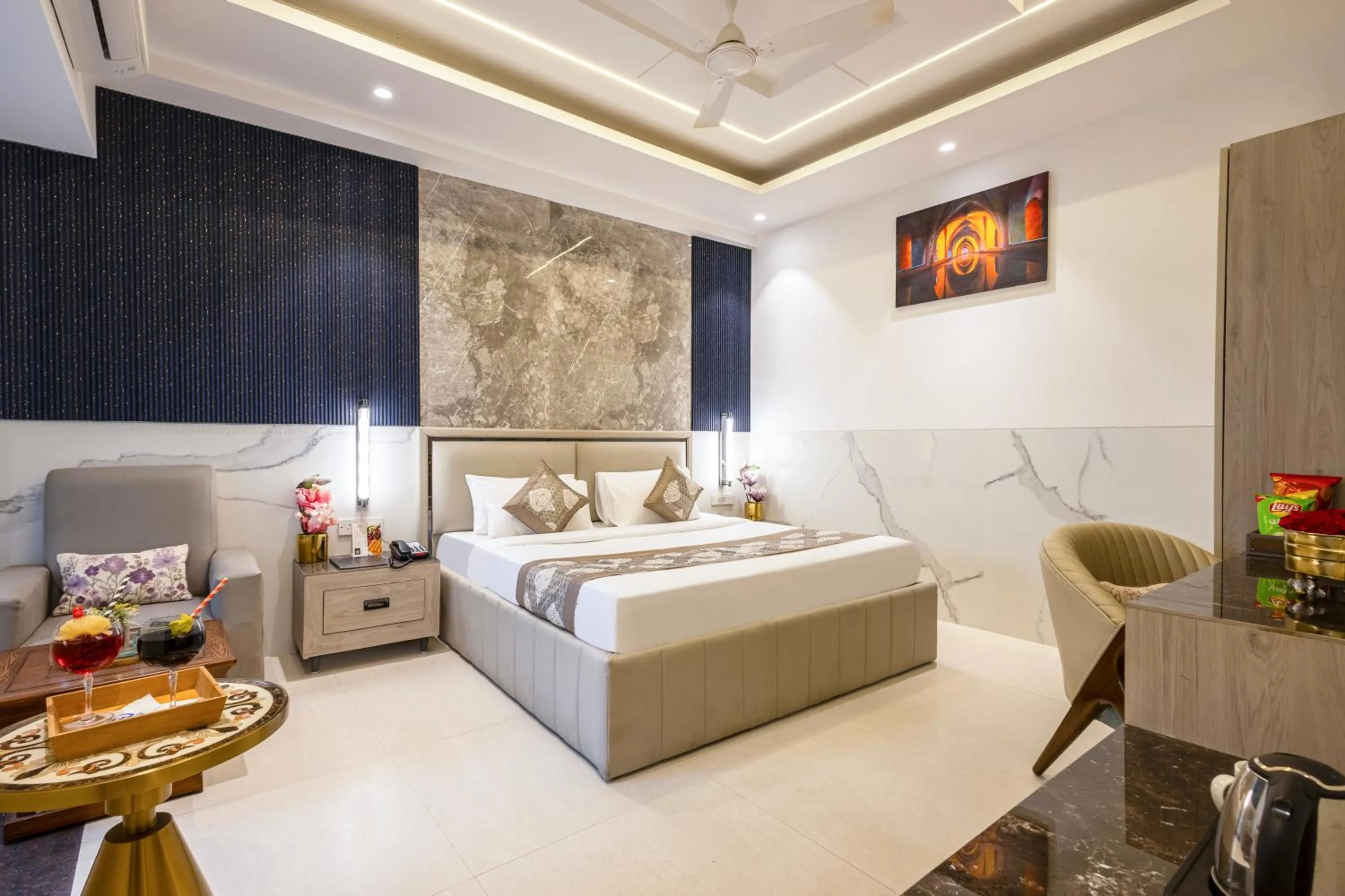 Photo of the whole room, Bed in Hotel Transit International- Aerocity Delhi Airport