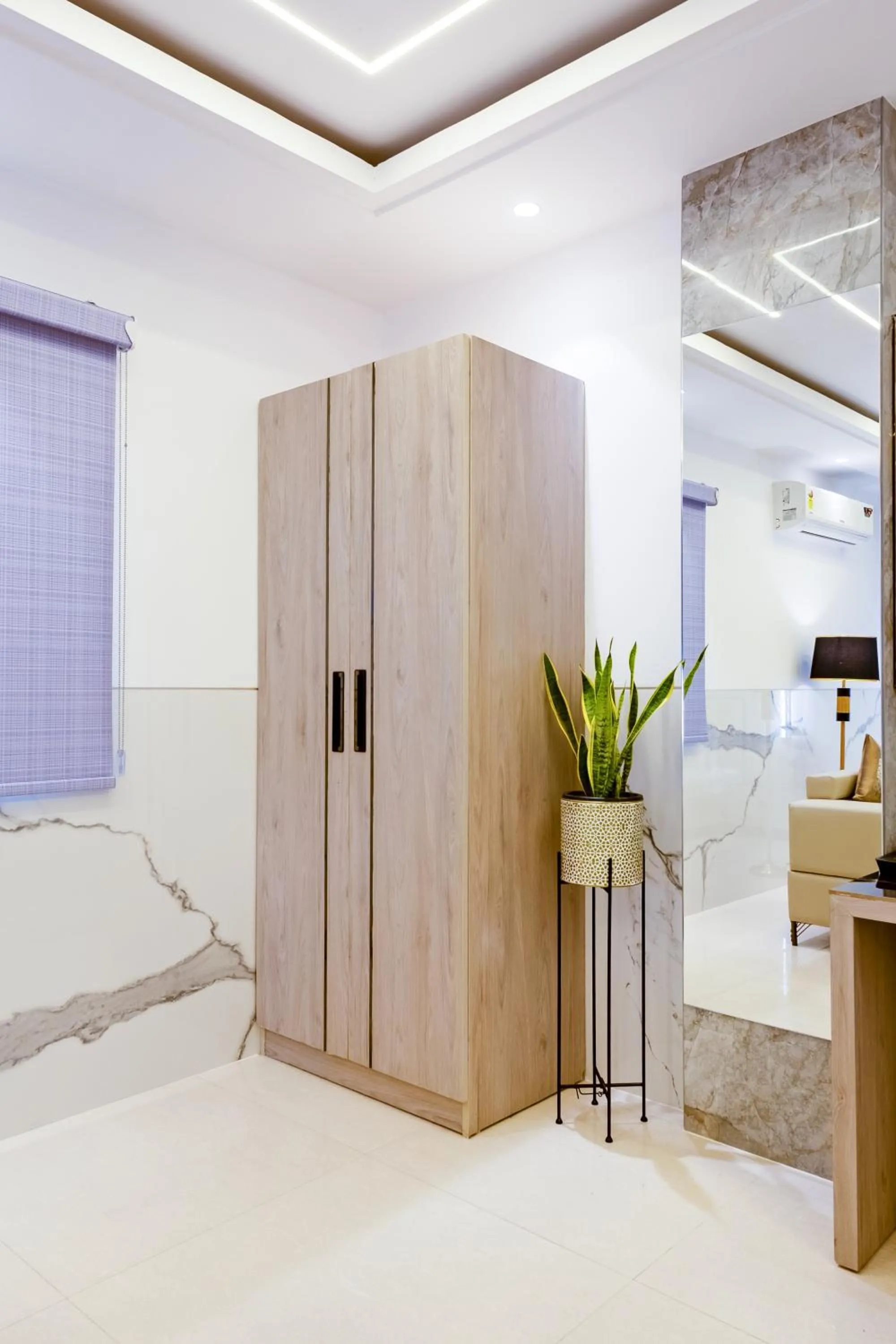 wardrobe, Bed in Hotel Transit International- Aerocity Delhi Airport