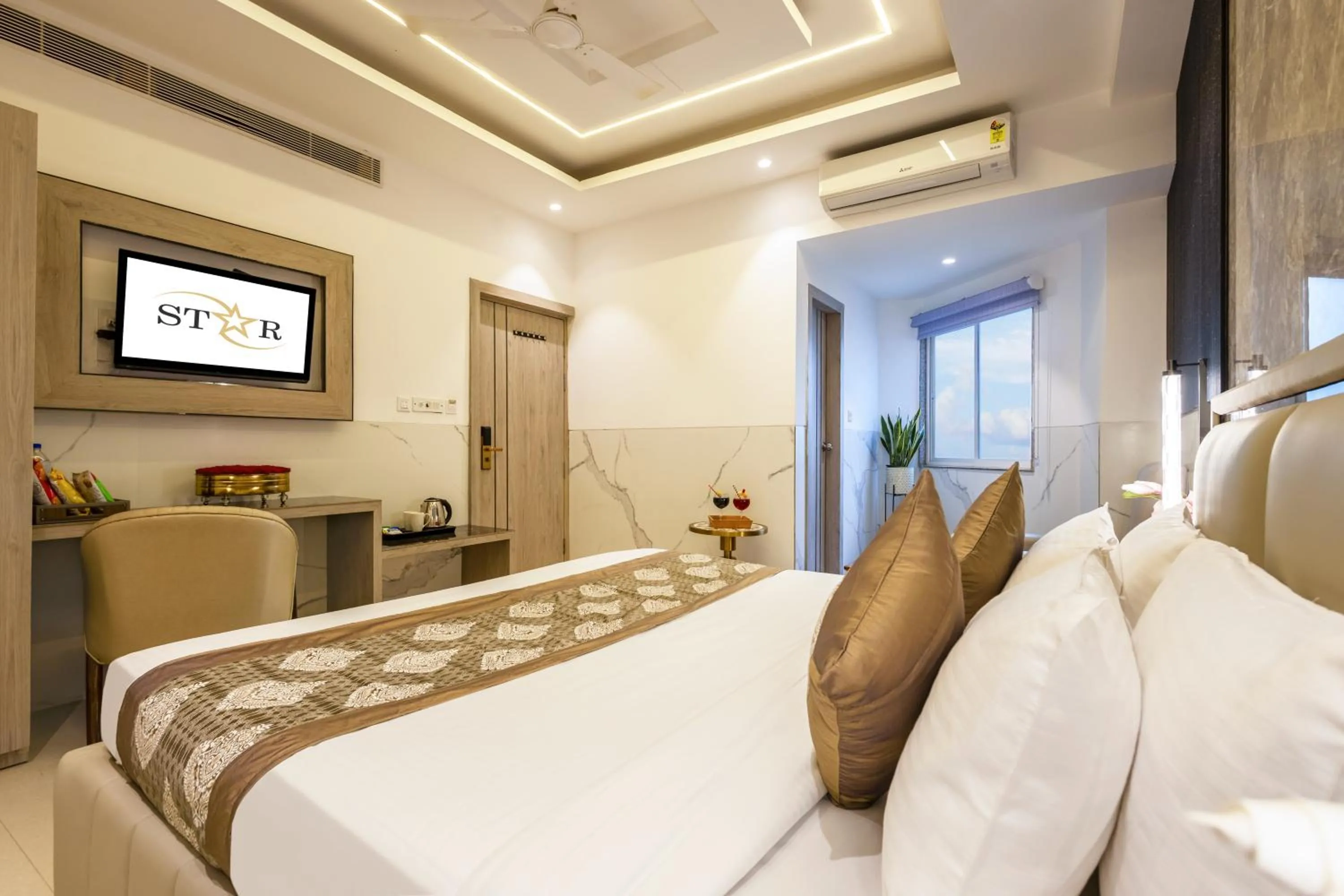 Photo of the whole room, Bed in Hotel Transit International- Aerocity Delhi Airport