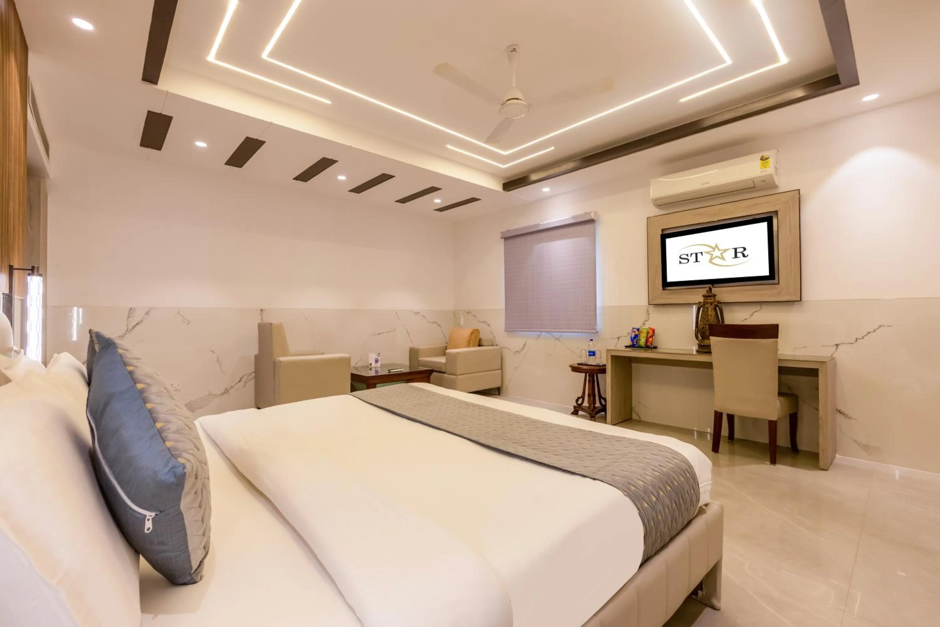 Photo of the whole room, Bed in Hotel Transit International- Aerocity Delhi Airport