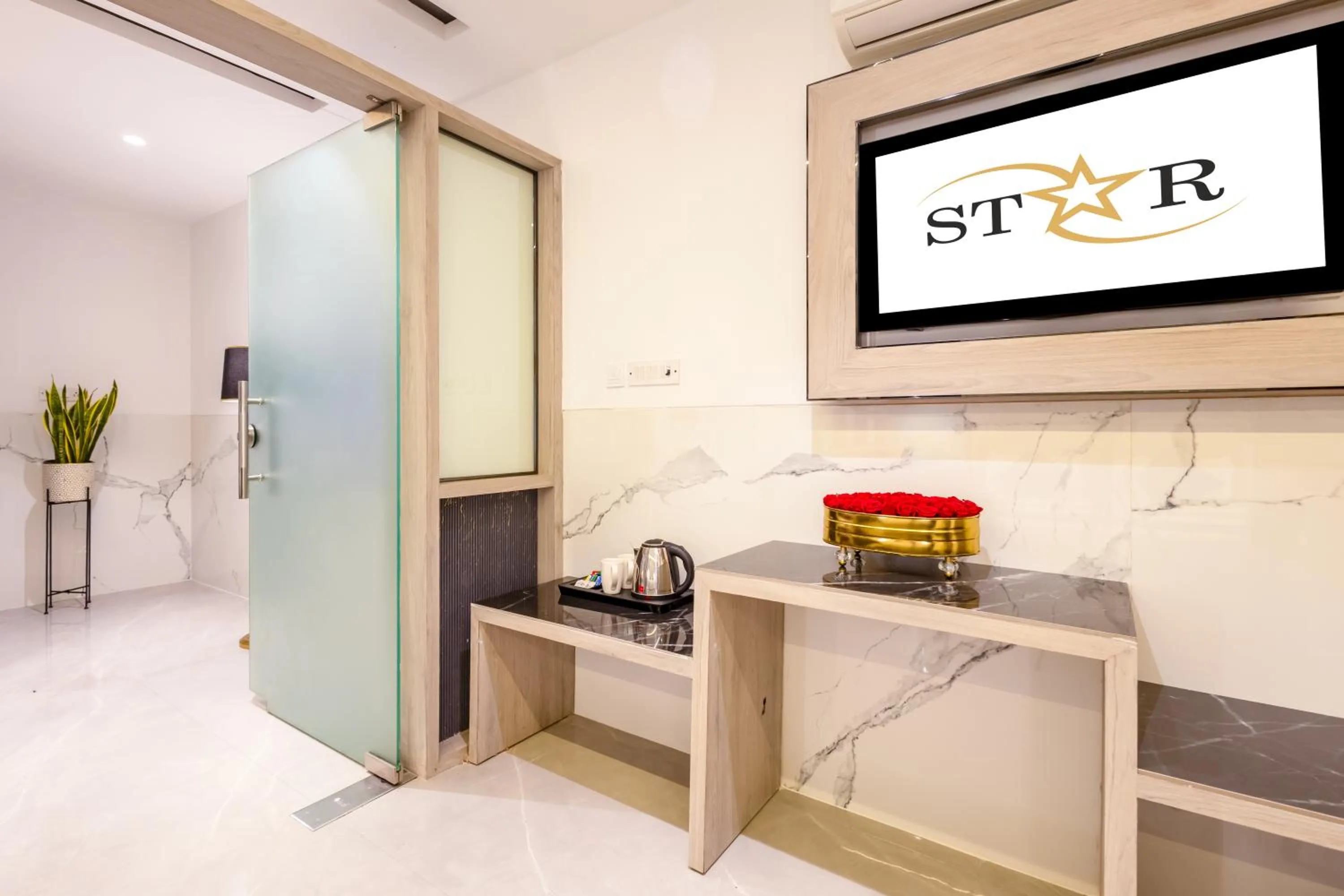 TV and multimedia in Hotel Transit International- Aerocity Delhi Airport