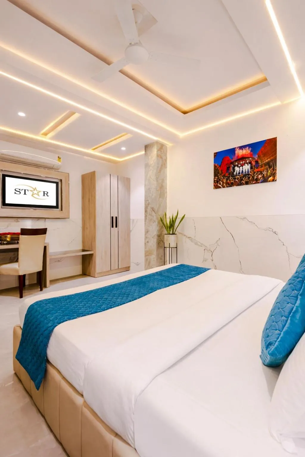 Photo of the whole room, Bed in Hotel Transit International- Aerocity Delhi Airport