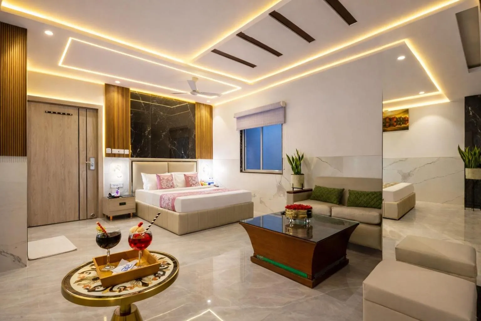 Photo of the whole room, Bed in Hotel Transit International- Aerocity Delhi Airport