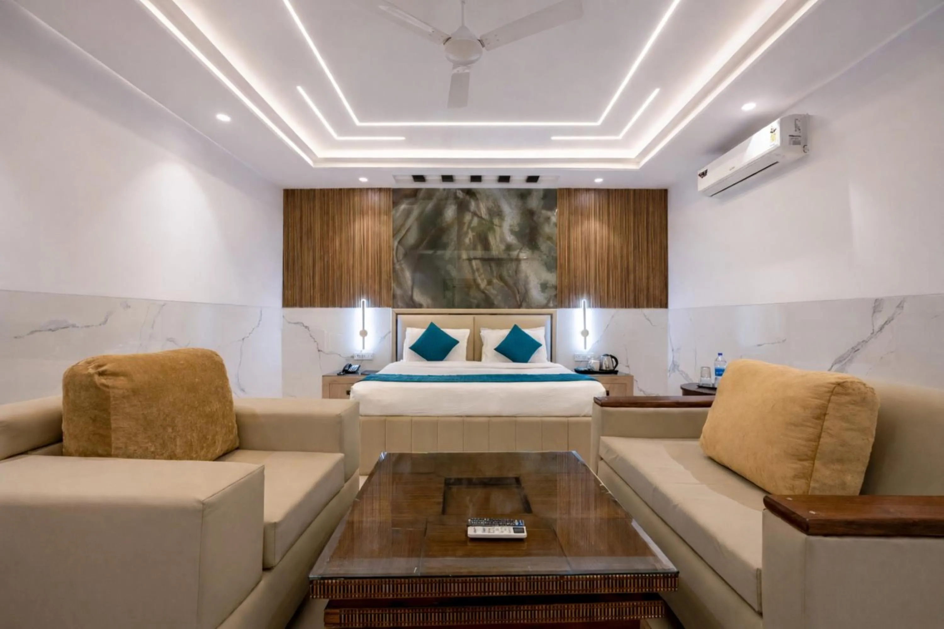 Bedroom in Hotel Transit International- Aerocity Delhi Airport
