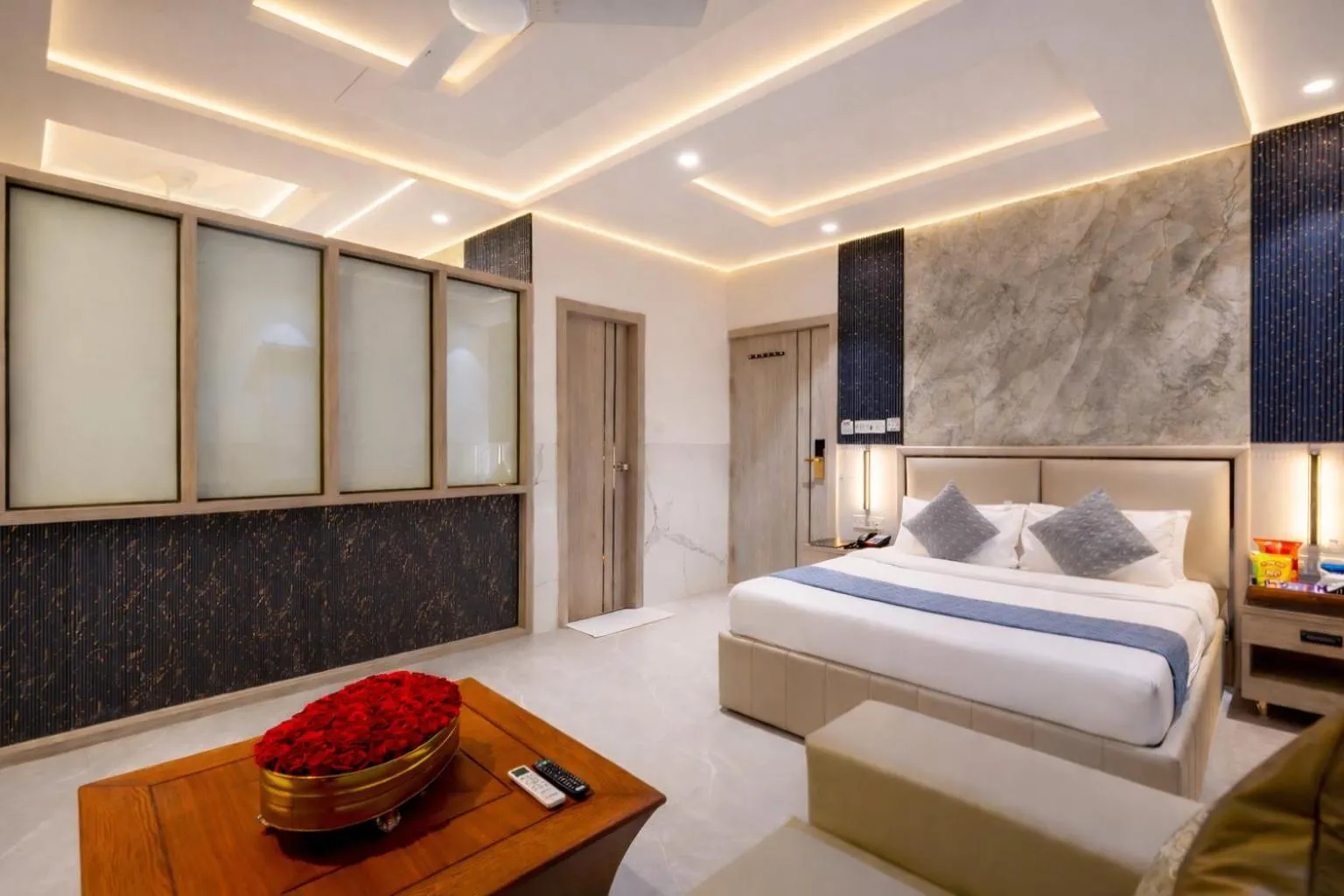 Photo of the whole room, Bed in Hotel Transit International- Aerocity Delhi Airport