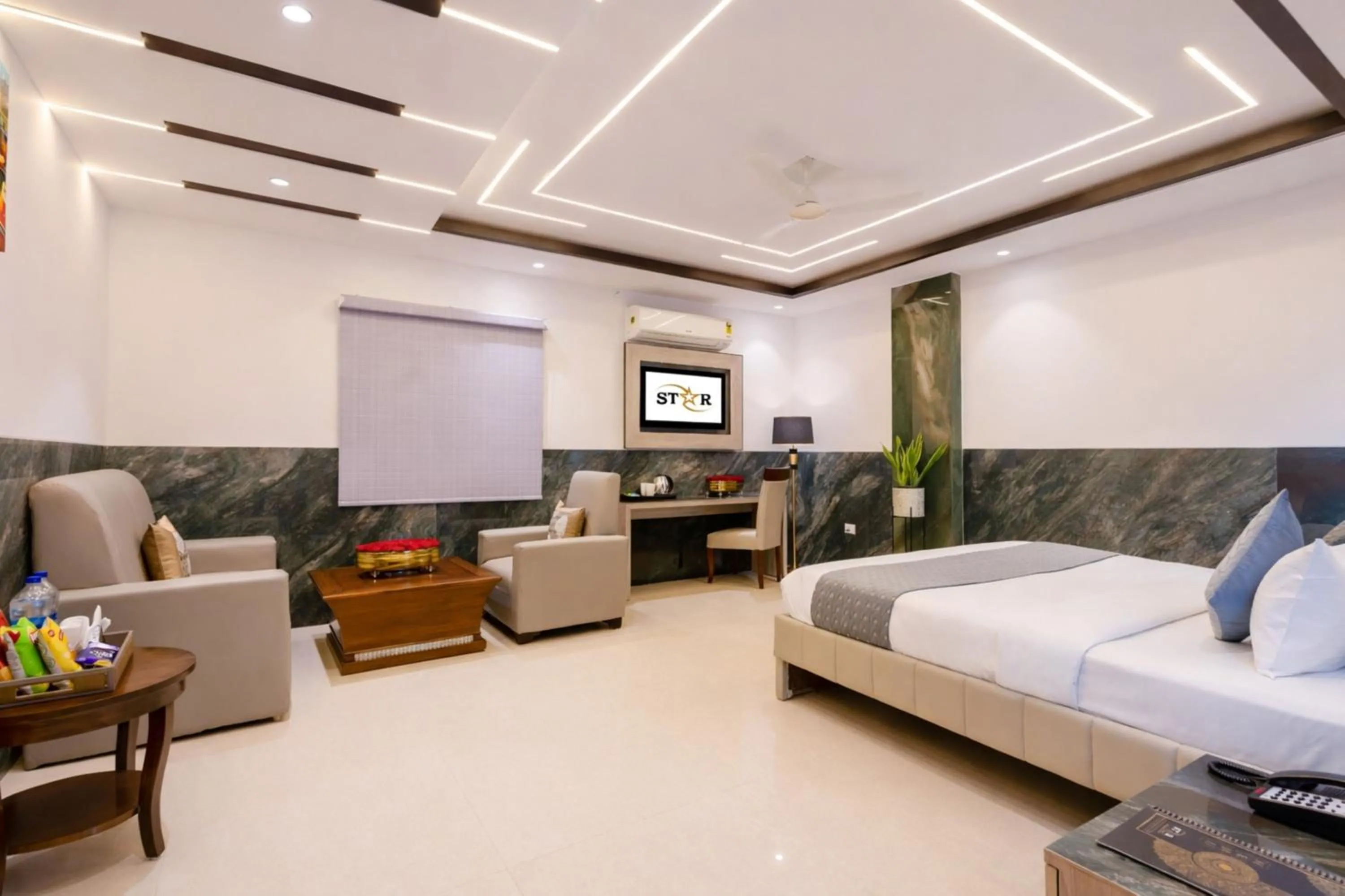 Photo of the whole room, Bed in Hotel Transit International- Aerocity Delhi Airport