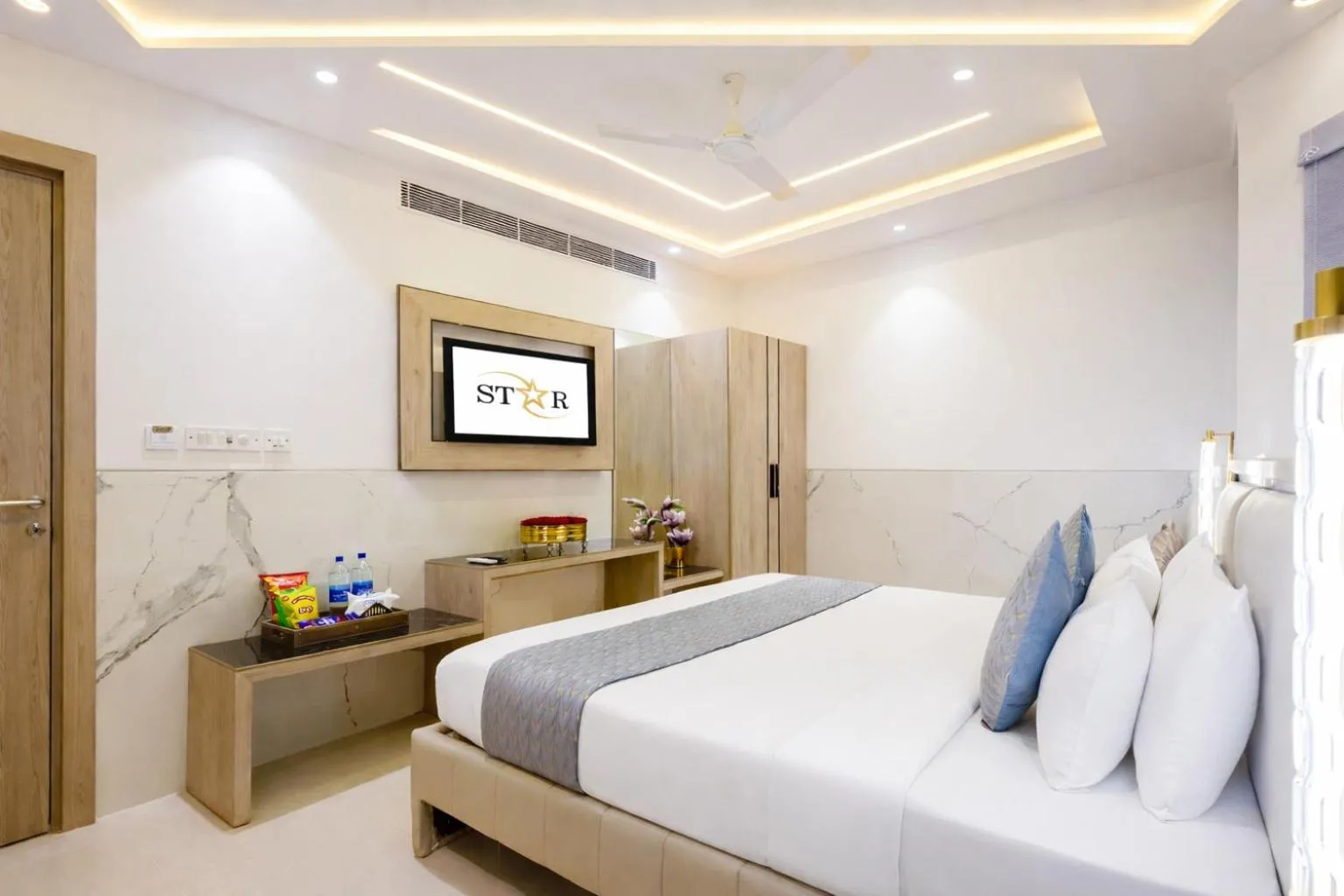 Photo of the whole room, Bed in Hotel Transit International- Aerocity Delhi Airport