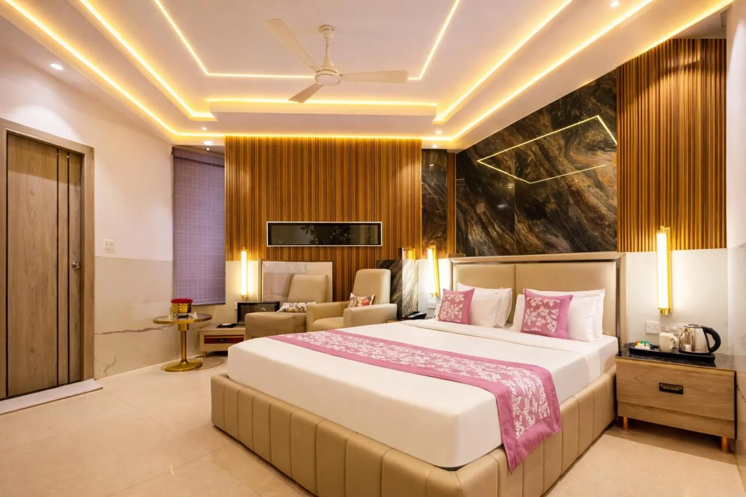 Photo of the whole room, Bed in Hotel Transit International- Aerocity Delhi Airport