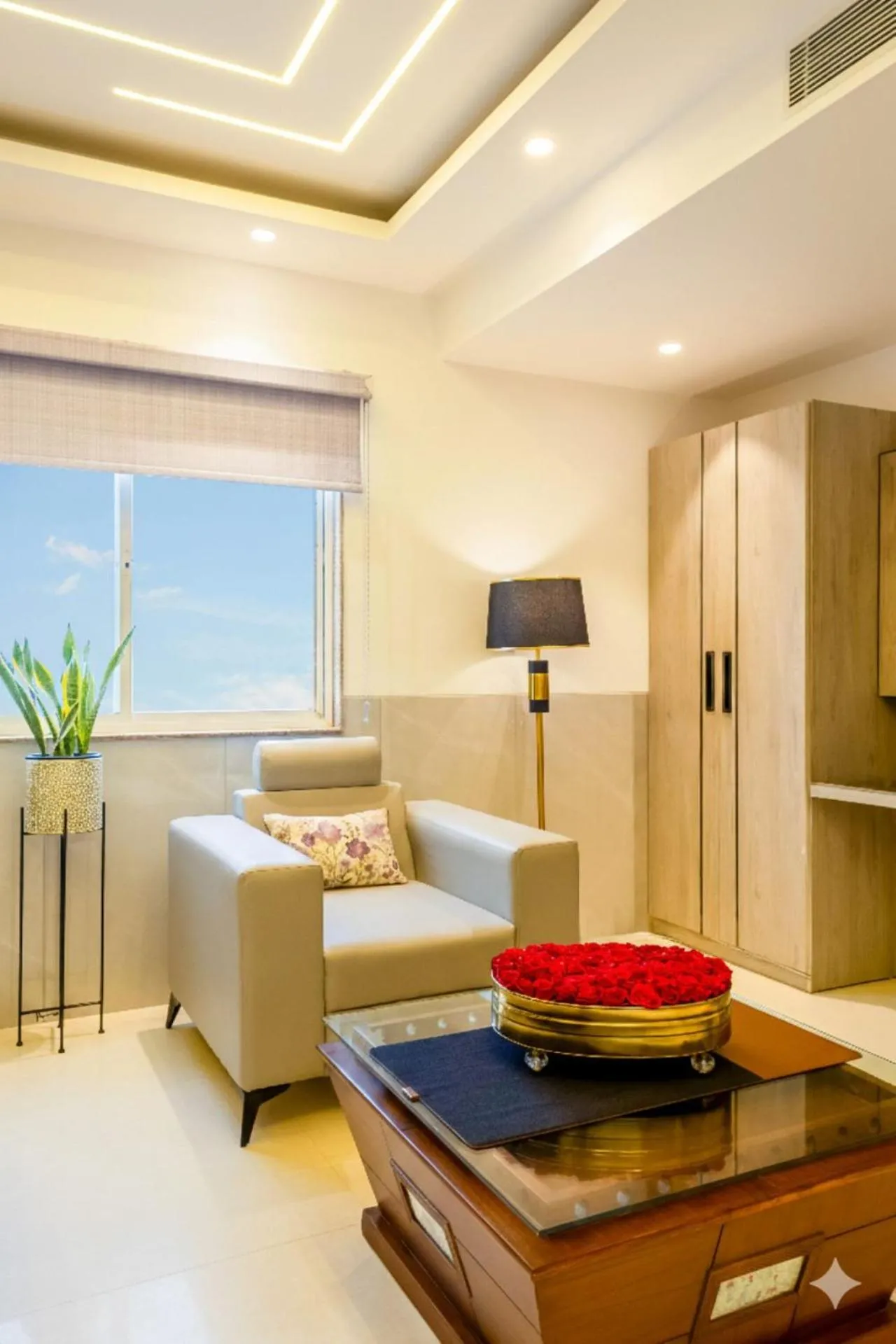 Living room, Bed in Hotel Transit International- Aerocity Delhi Airport