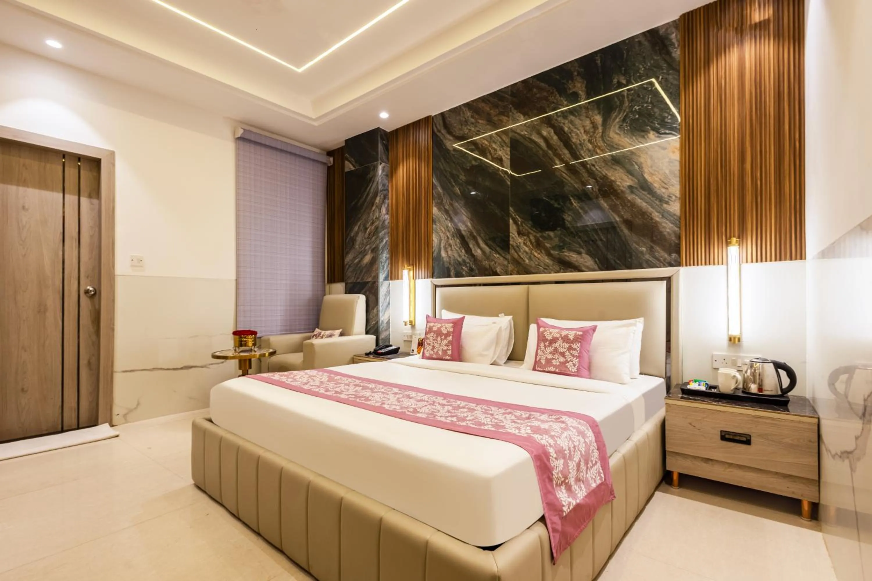 Photo of the whole room, Bed in Hotel Transit International- Aerocity Delhi Airport
