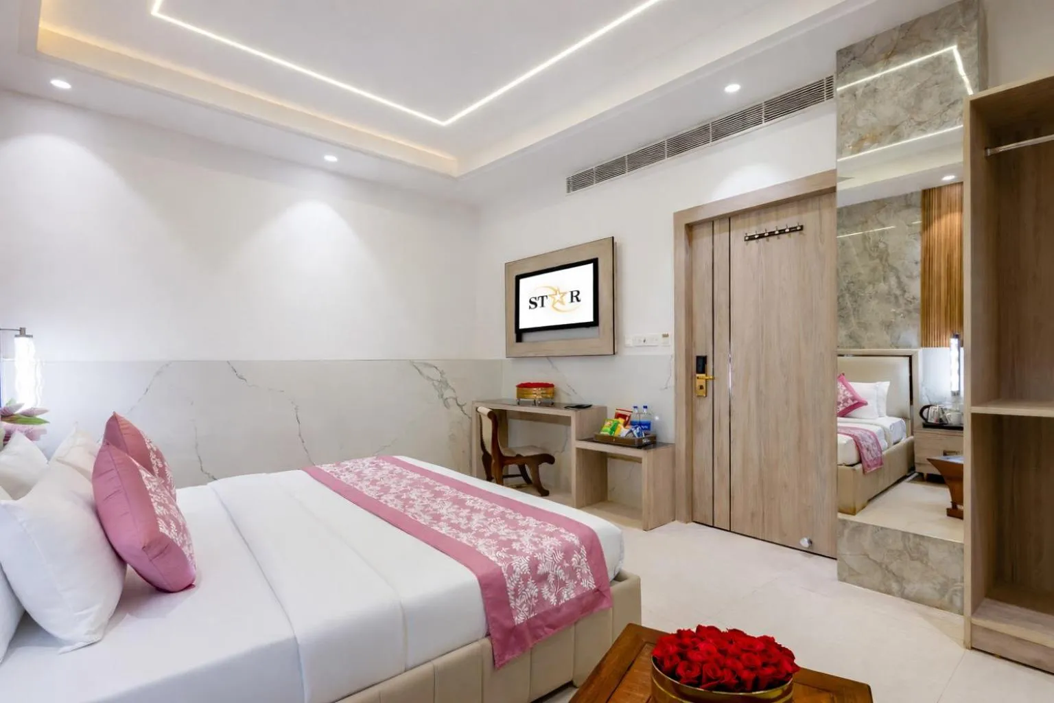 Photo of the whole room, Bed in Hotel Transit International- Aerocity Delhi Airport