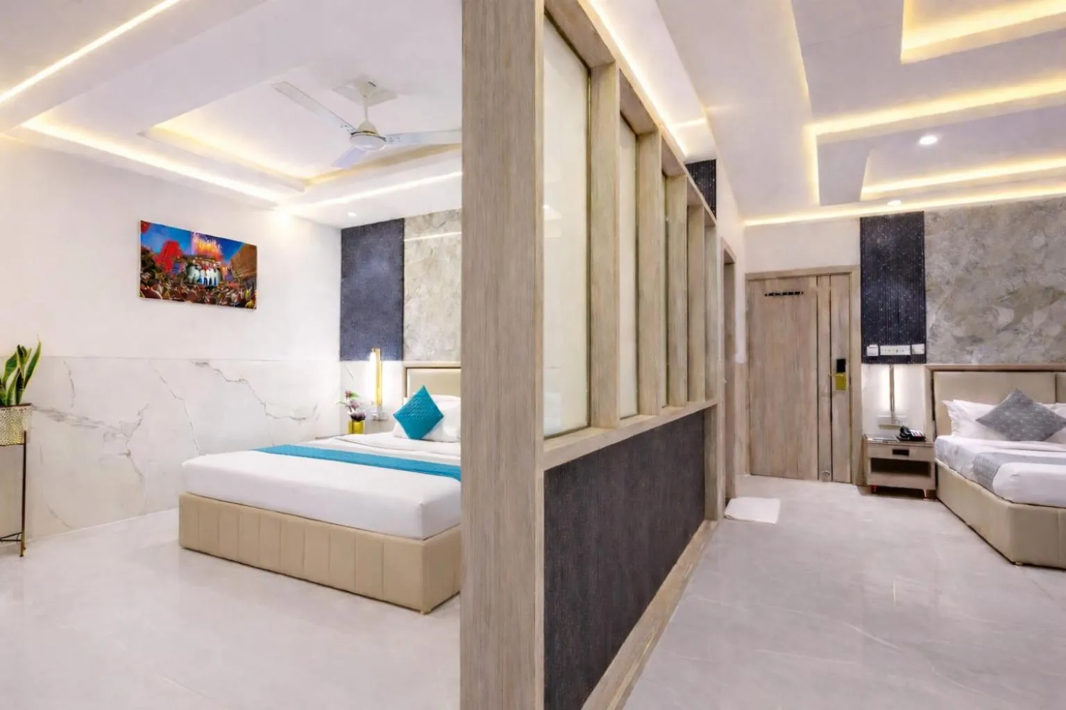 Photo of the whole room, Bed in Hotel Transit International- Aerocity Delhi Airport