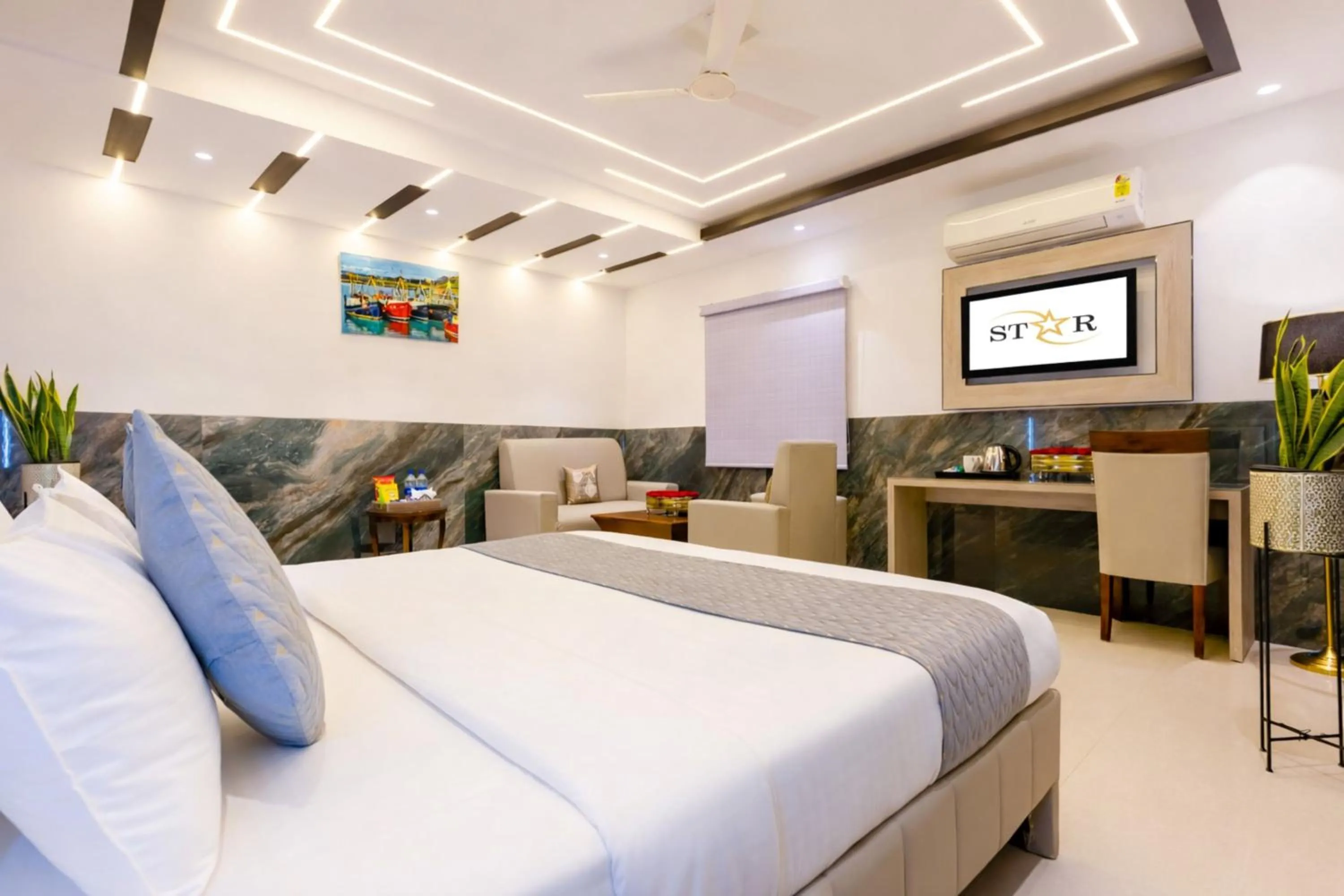 Photo of the whole room, Bed in Hotel Transit International- Aerocity Delhi Airport