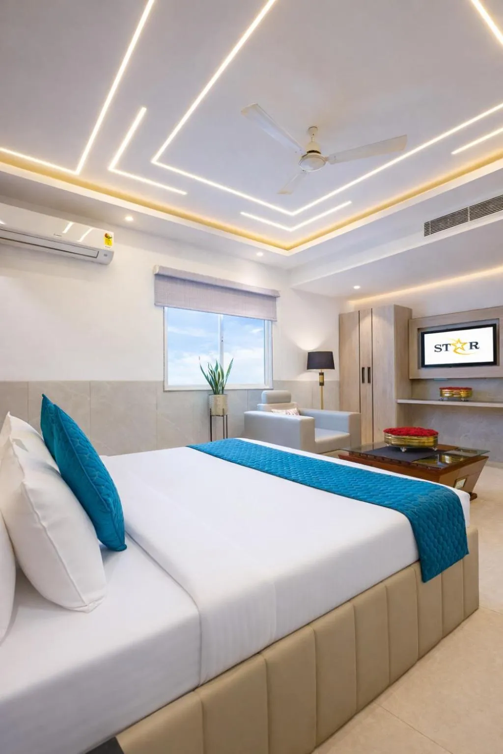 Bedroom, Bed in Hotel Transit International- Aerocity Delhi Airport