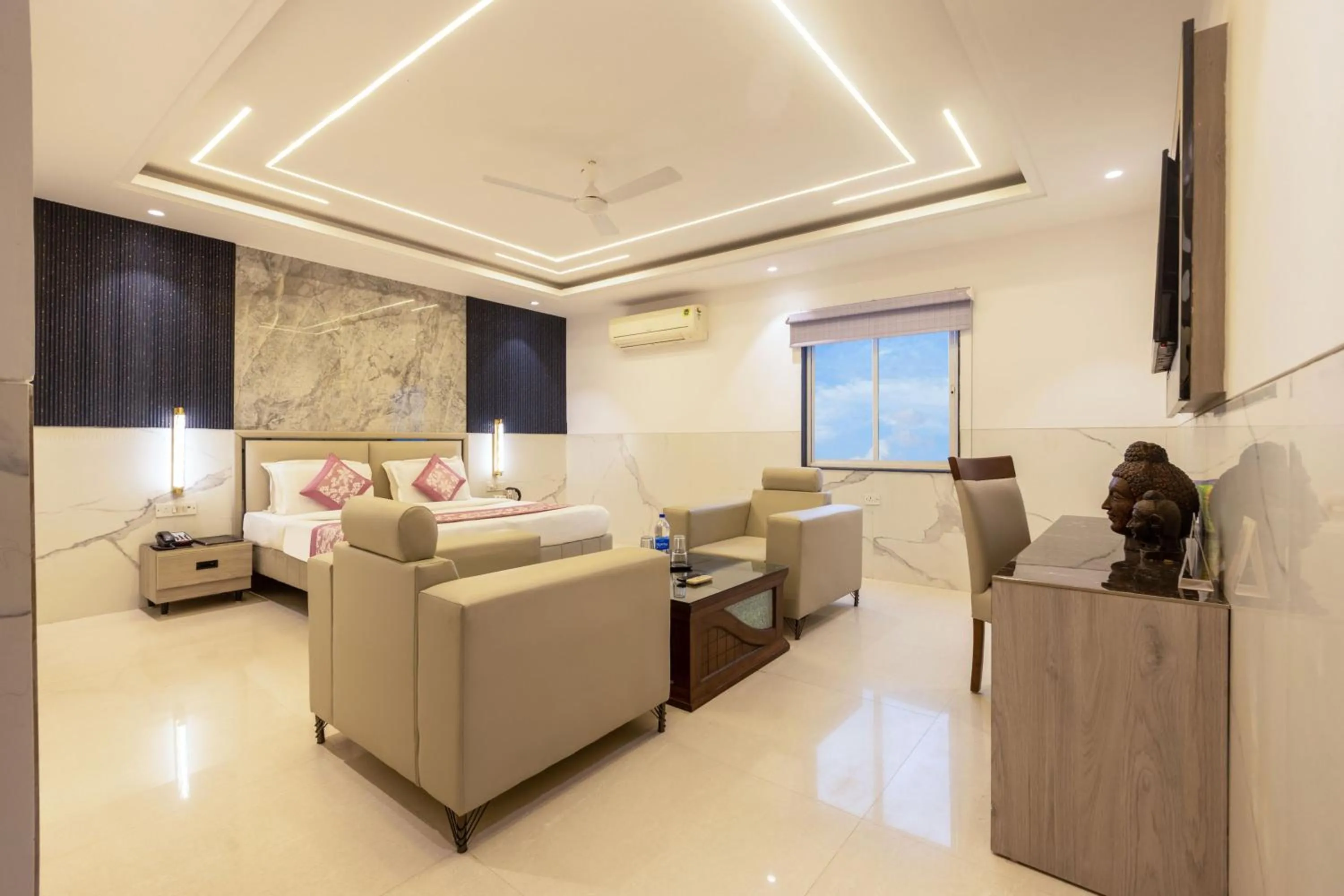 Bedroom in Hotel Transit International- Aerocity Delhi Airport
