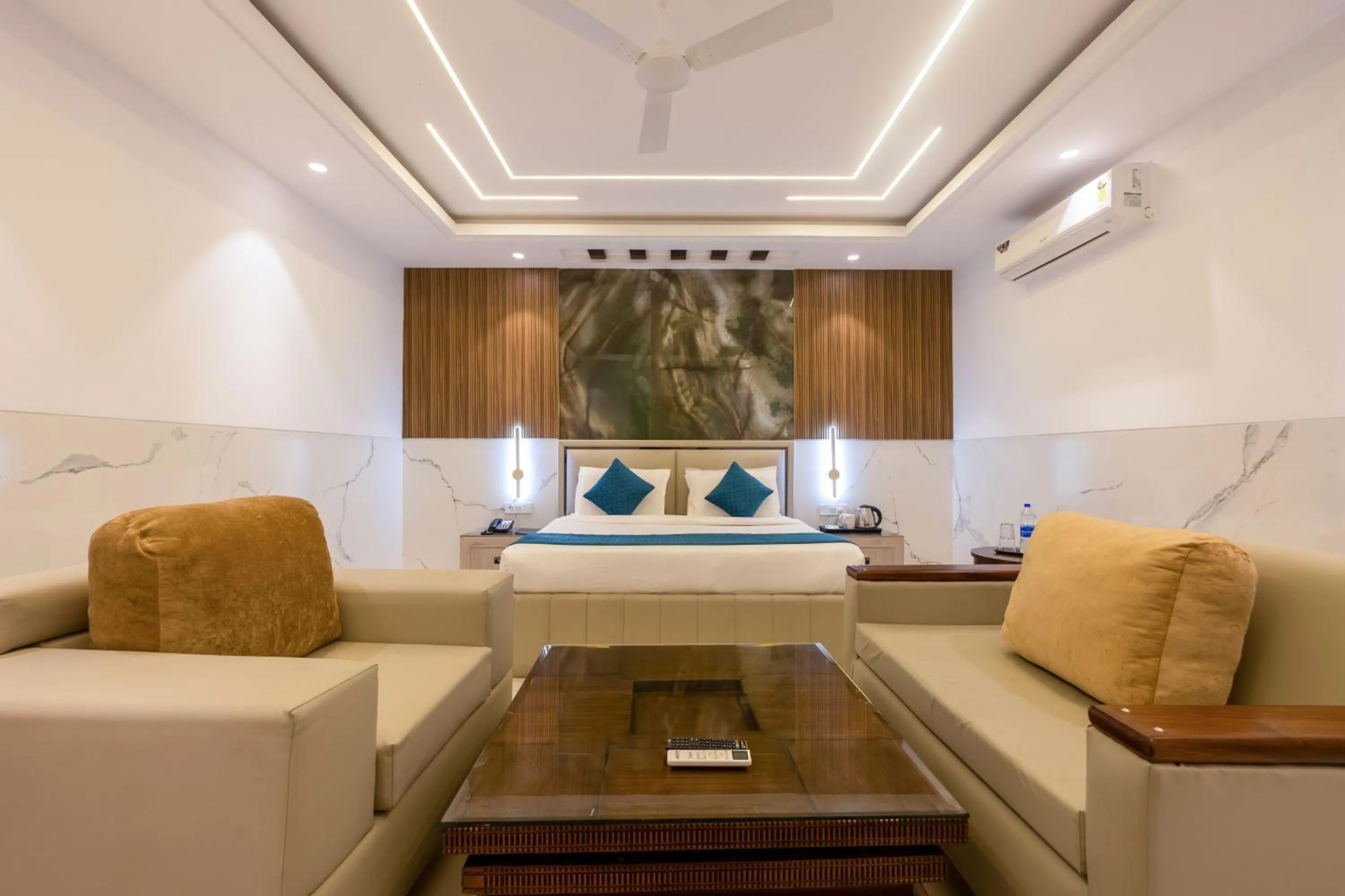 Bedroom in Hotel Transit International- Aerocity Delhi Airport