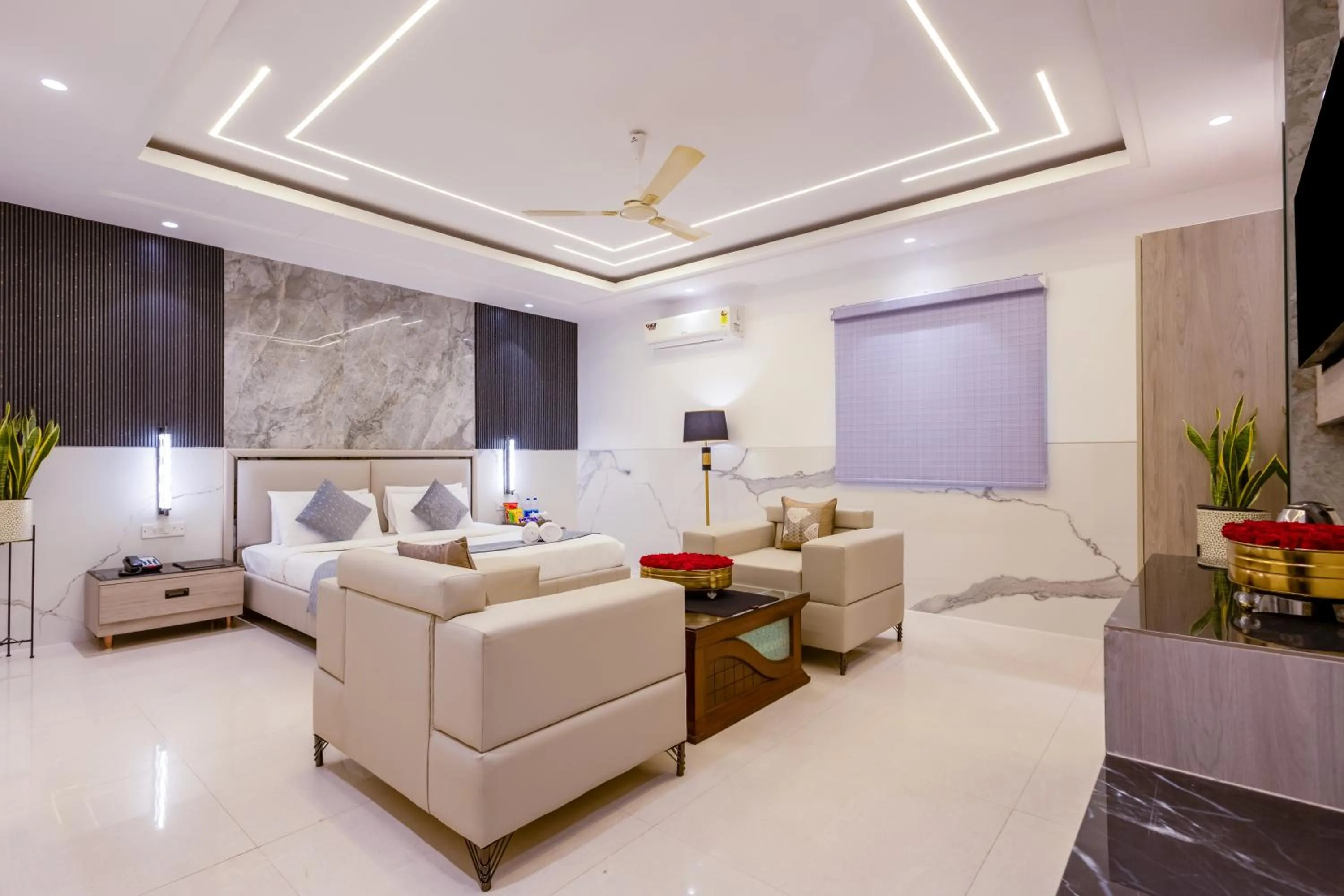 Photo of the whole room in Hotel Transit International- Aerocity Delhi Airport