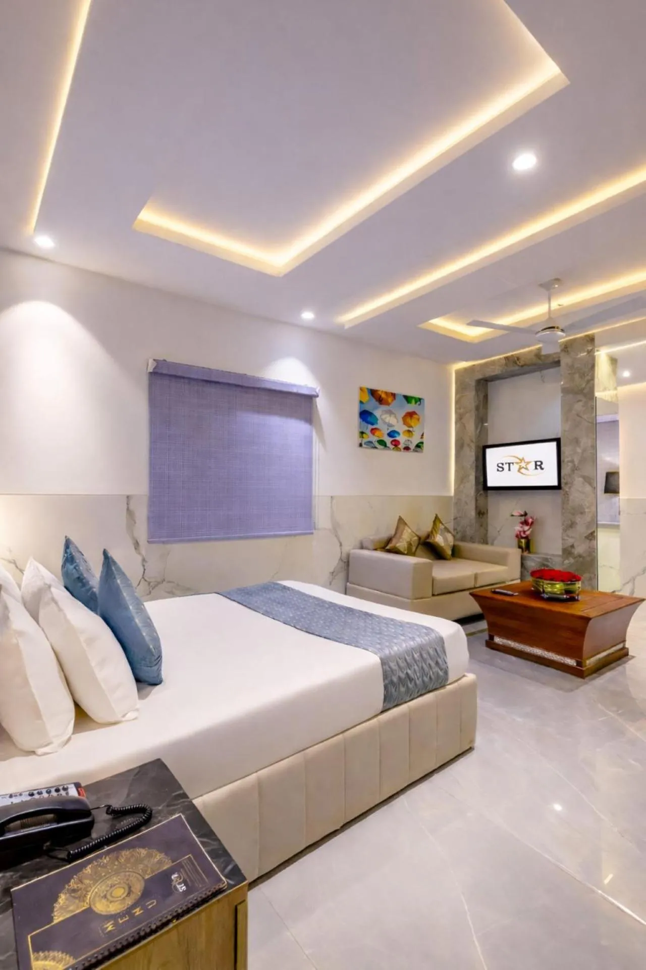 Photo of the whole room, Bed in Hotel Transit International- Aerocity Delhi Airport