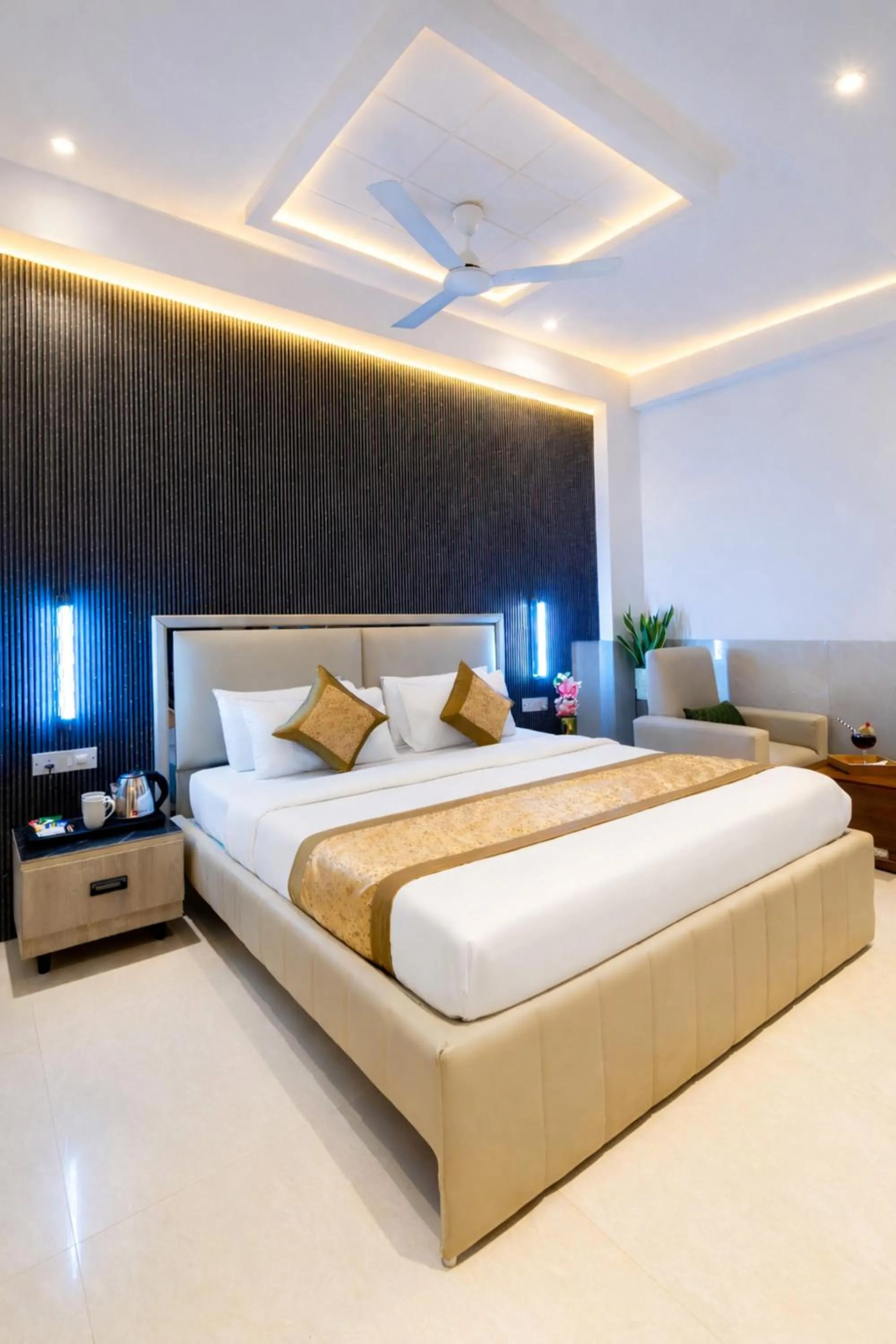 Bedroom, Bed in Hotel Transit International- Aerocity Delhi Airport