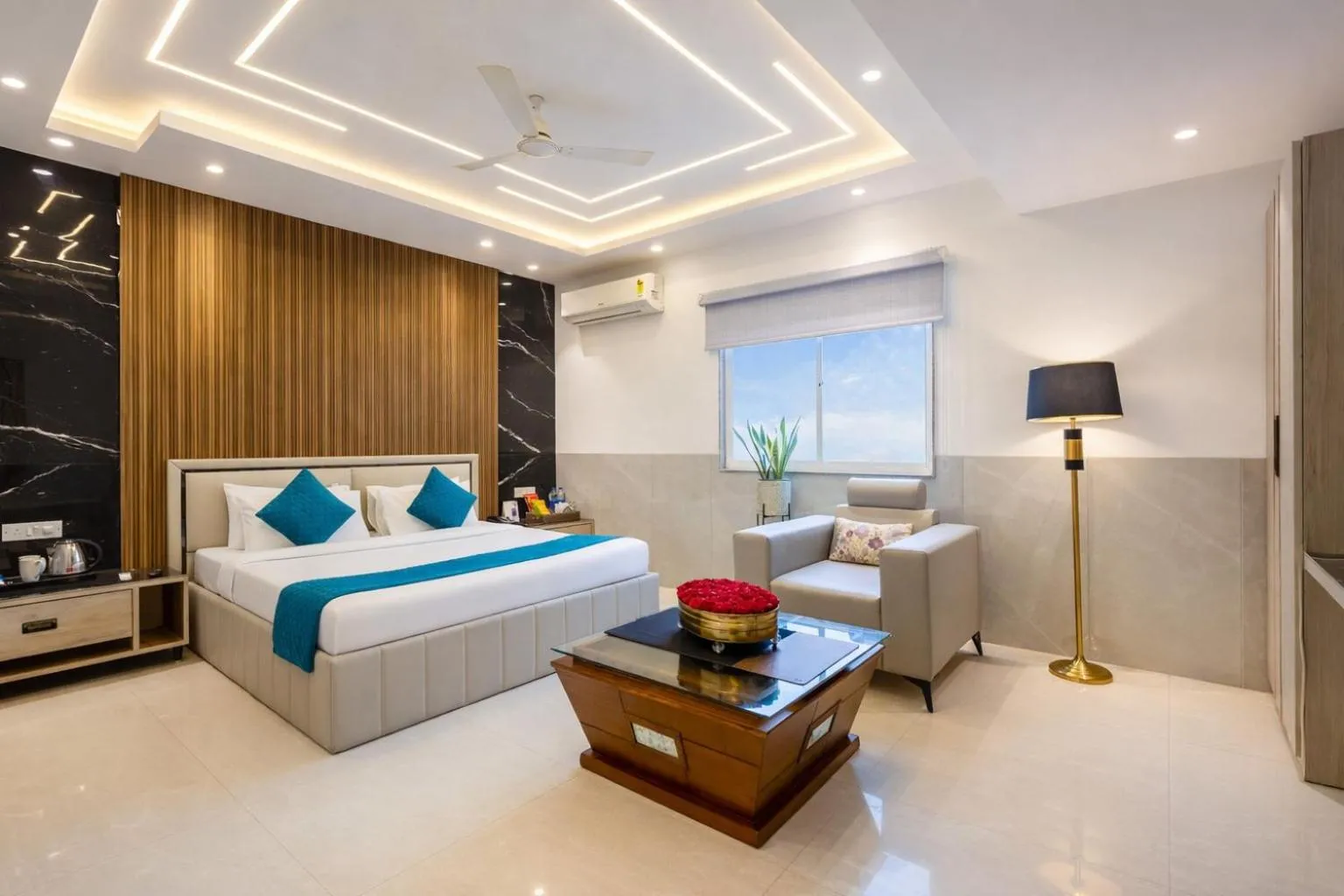 Bedroom, Bed in Hotel Transit International- Aerocity Delhi Airport