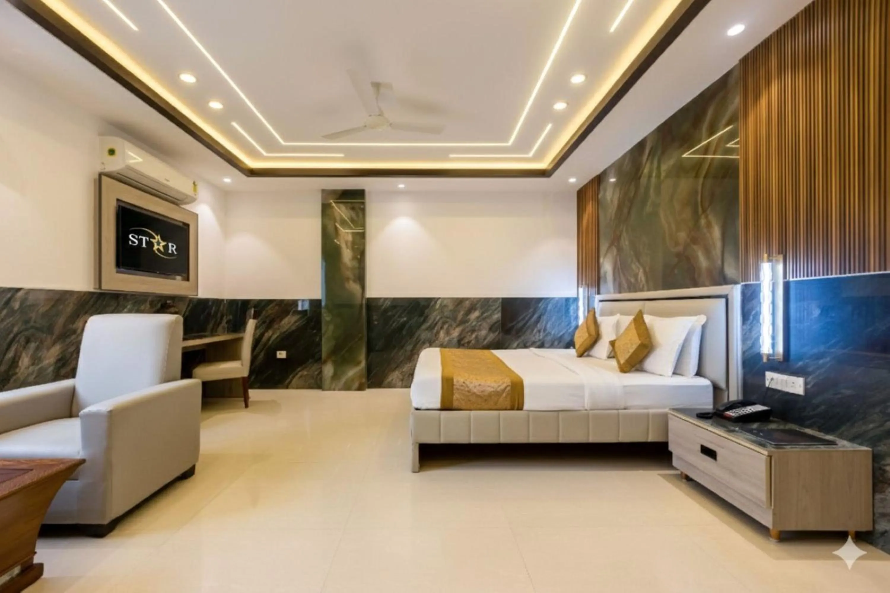 Photo of the whole room, Bed in Hotel Transit International- Aerocity Delhi Airport