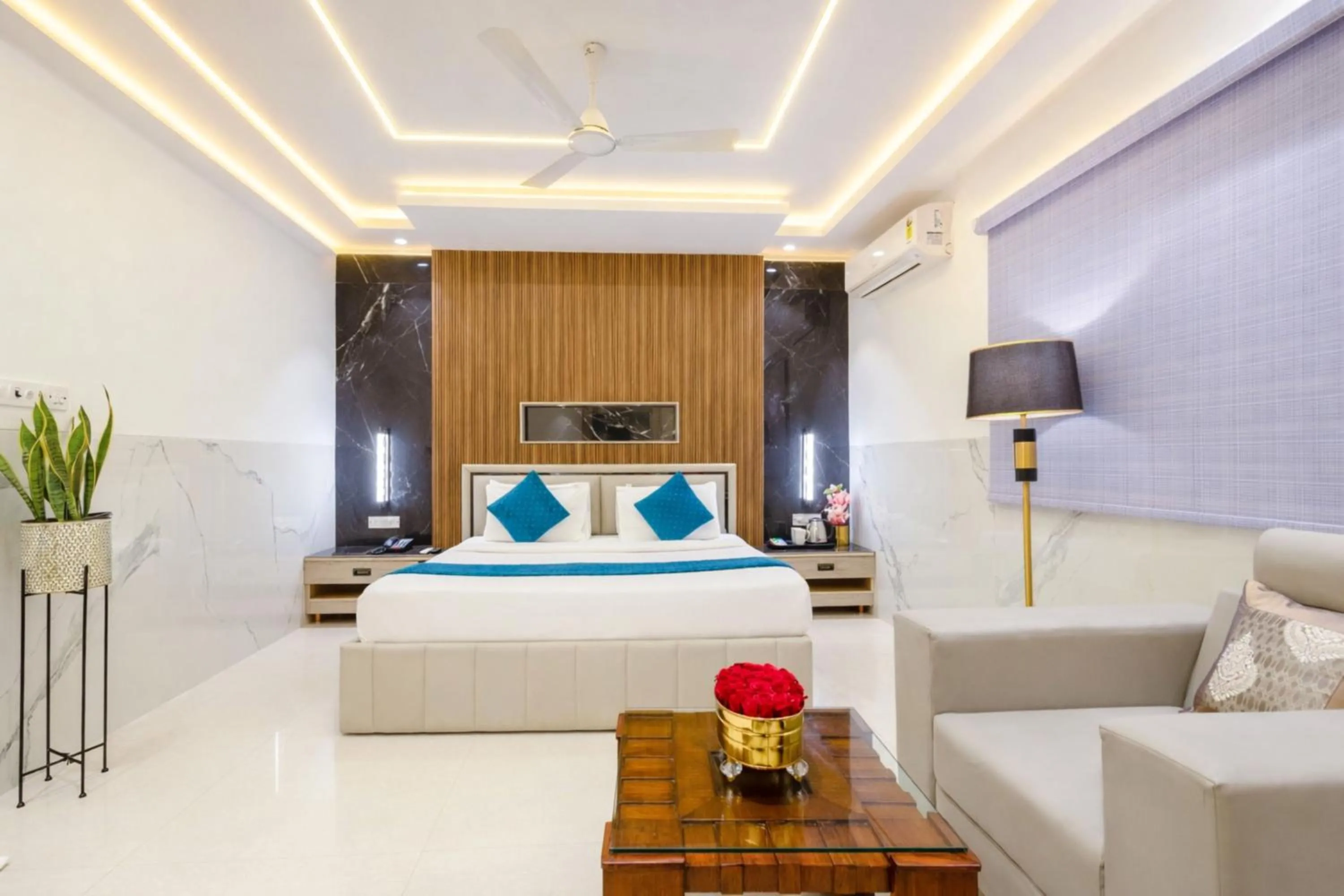 Living room in Hotel Transit International- Aerocity Delhi Airport
