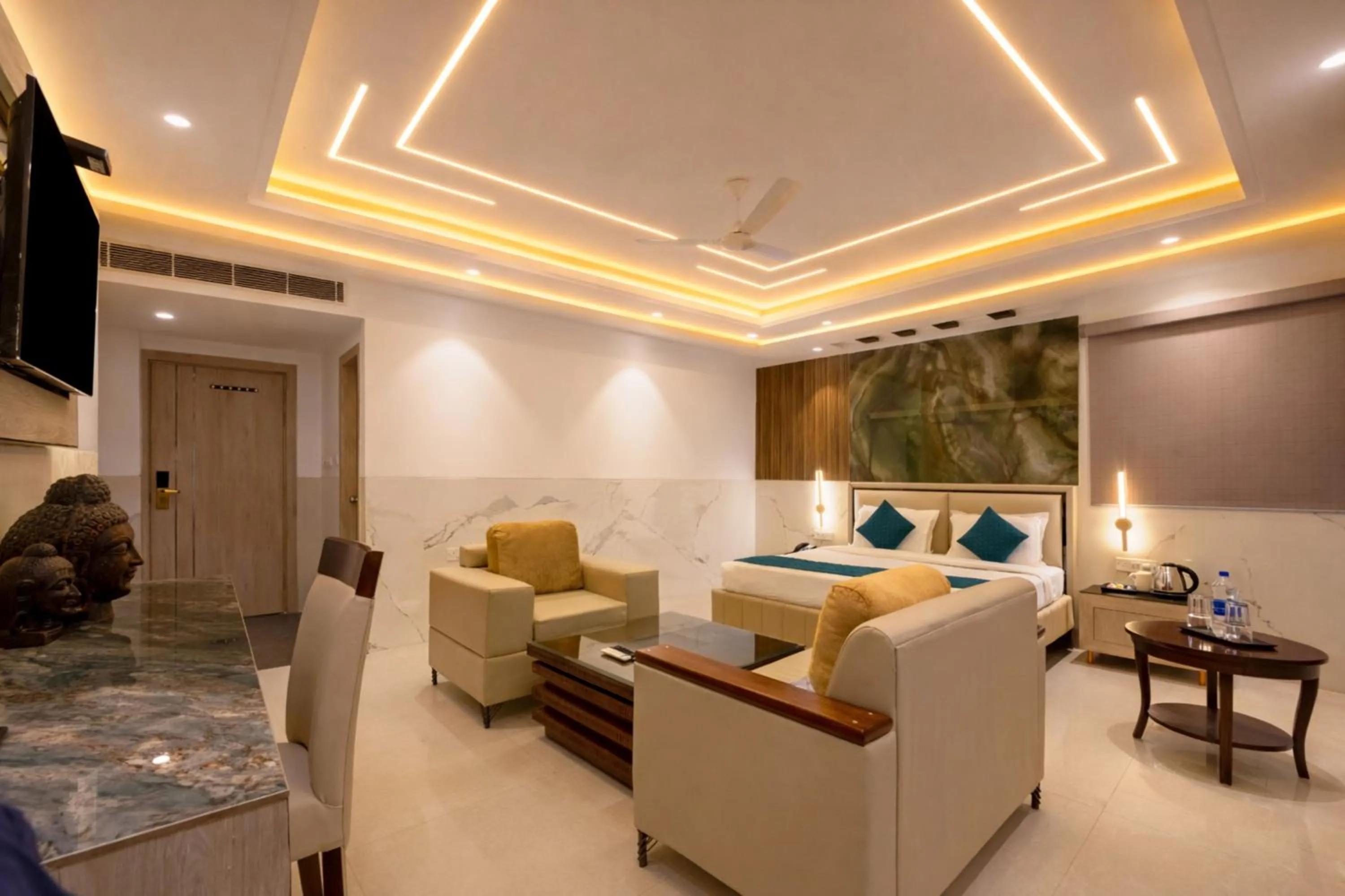 TV and multimedia in Hotel Transit International- Aerocity Delhi Airport