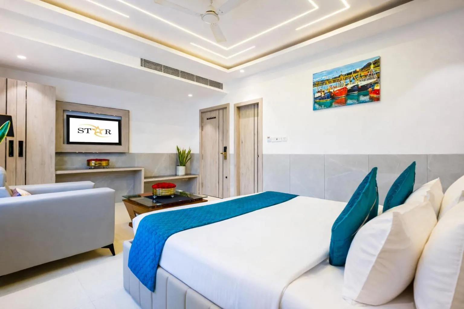 Photo of the whole room, Bed in Hotel Transit International- Aerocity Delhi Airport