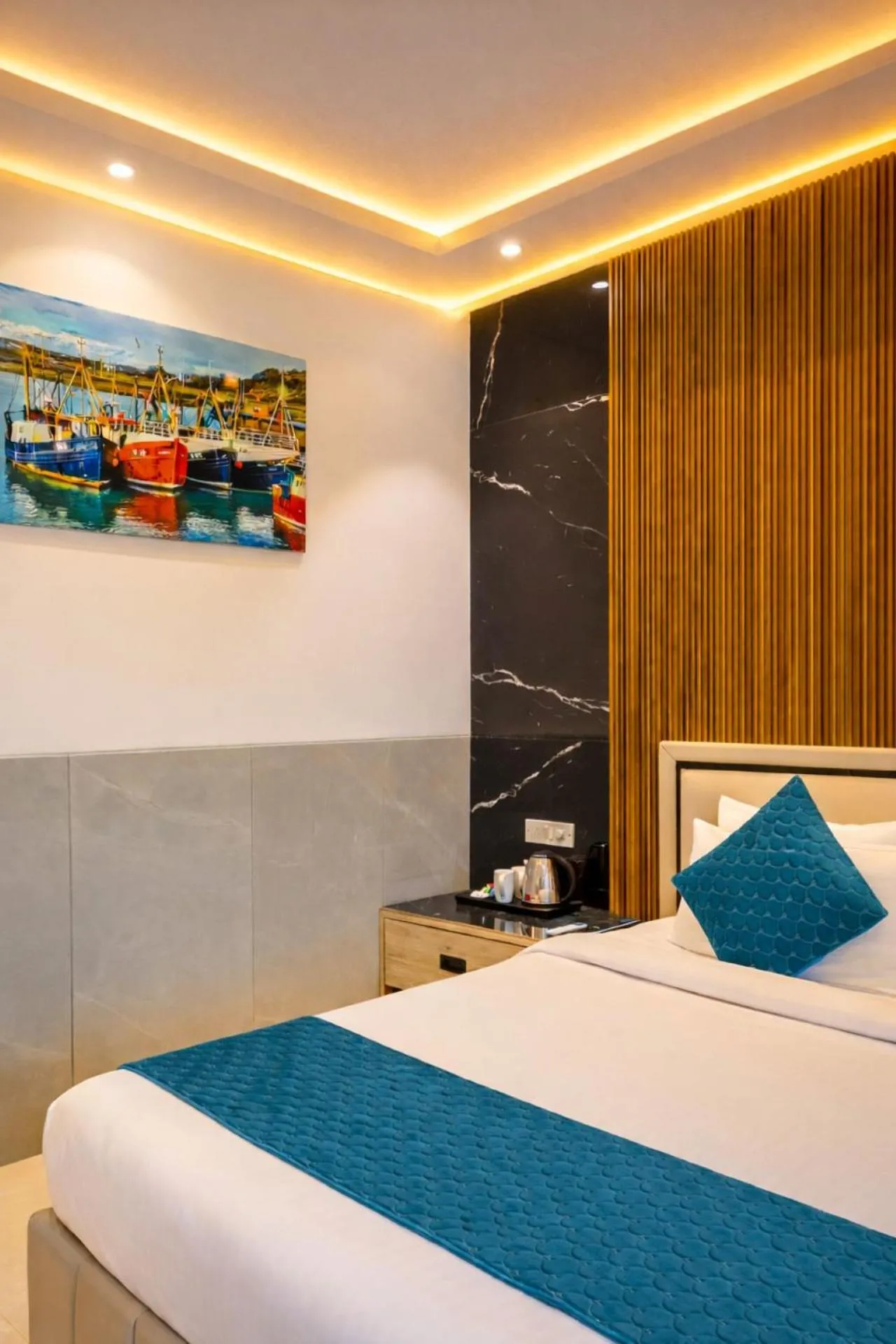Photo of the whole room, Bed in Hotel Transit International- Aerocity Delhi Airport