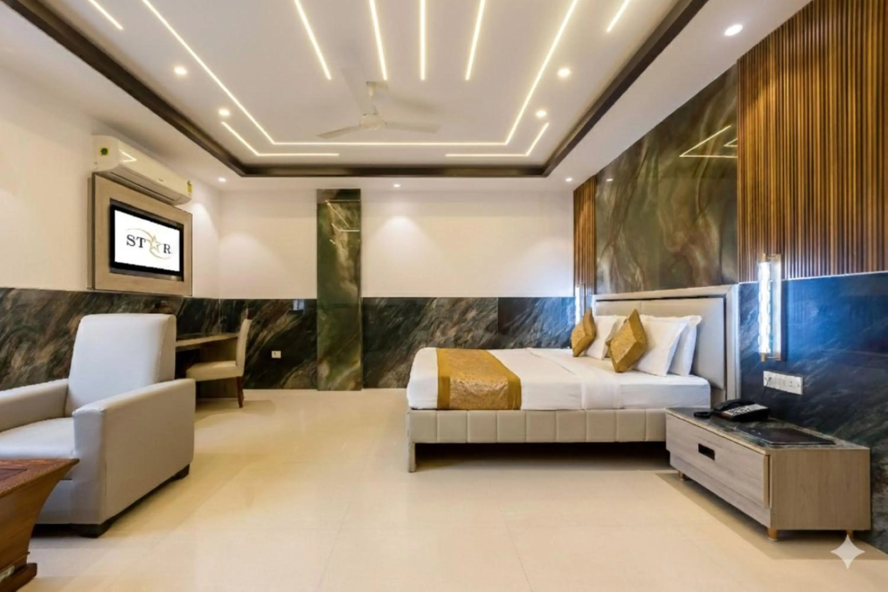 Photo of the whole room, Bed in Hotel Transit International- Aerocity Delhi Airport