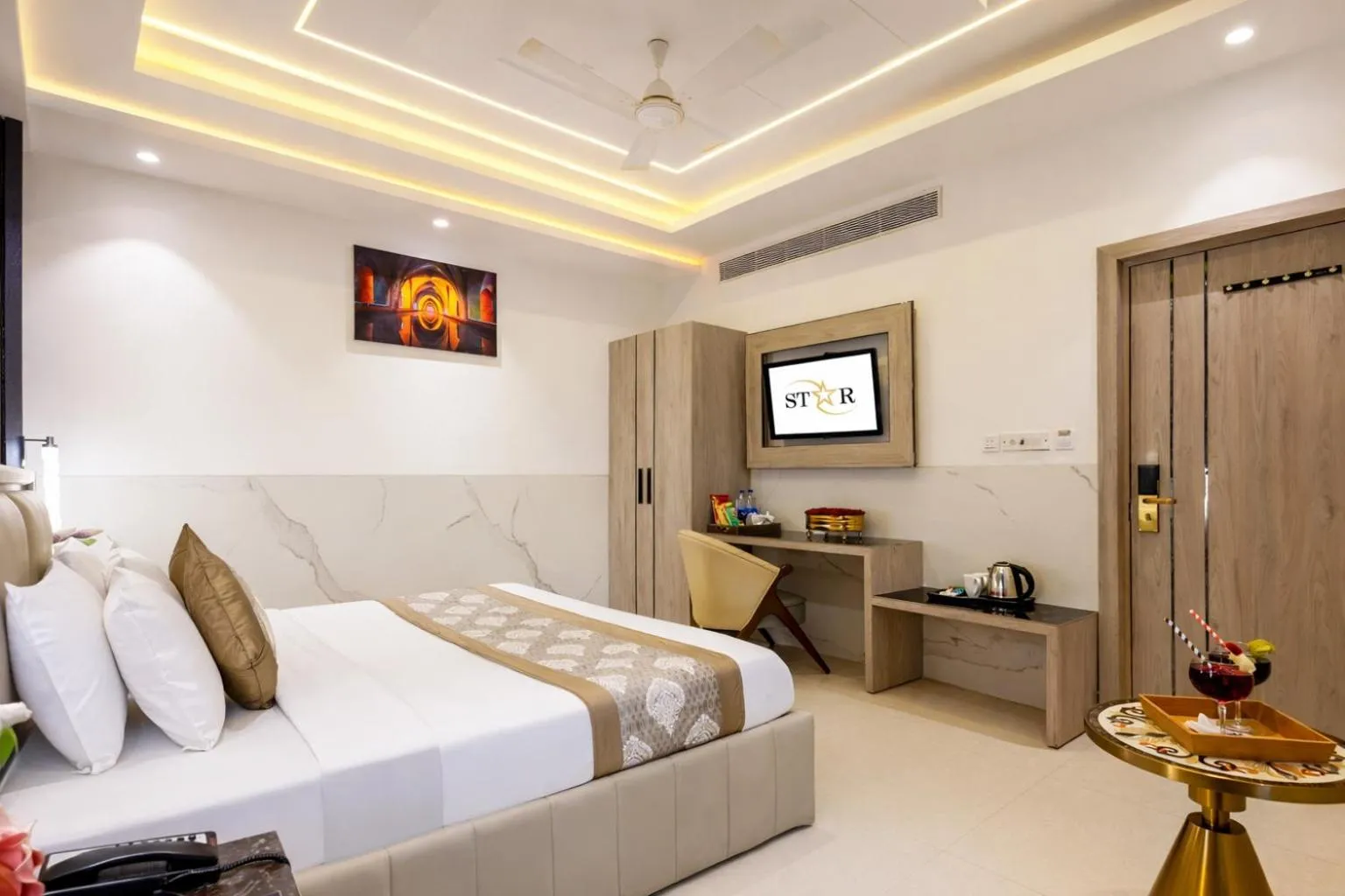 Photo of the whole room, Bed in Hotel Transit International- Aerocity Delhi Airport