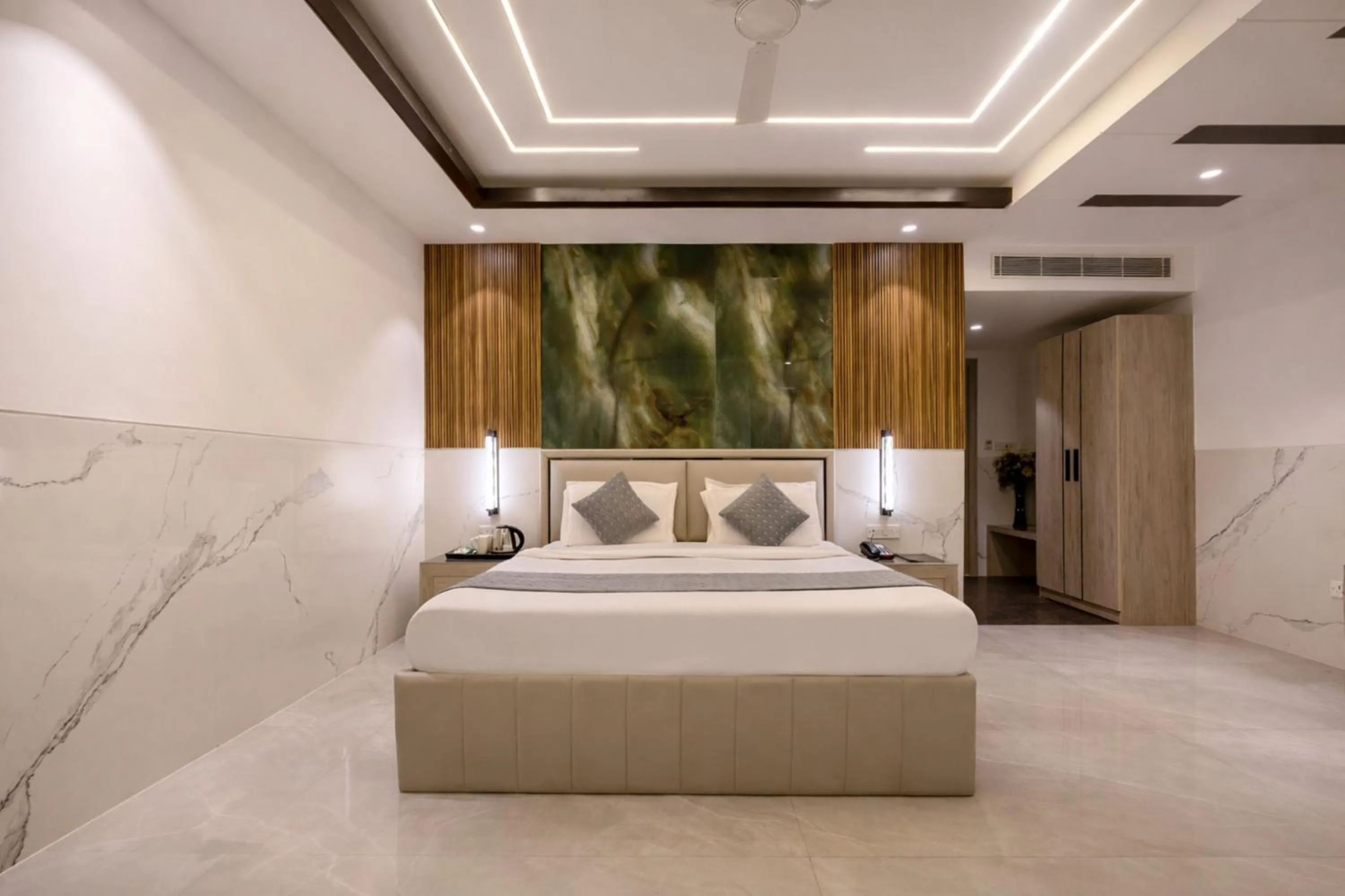 Bed in Hotel Transit International- Aerocity Delhi Airport