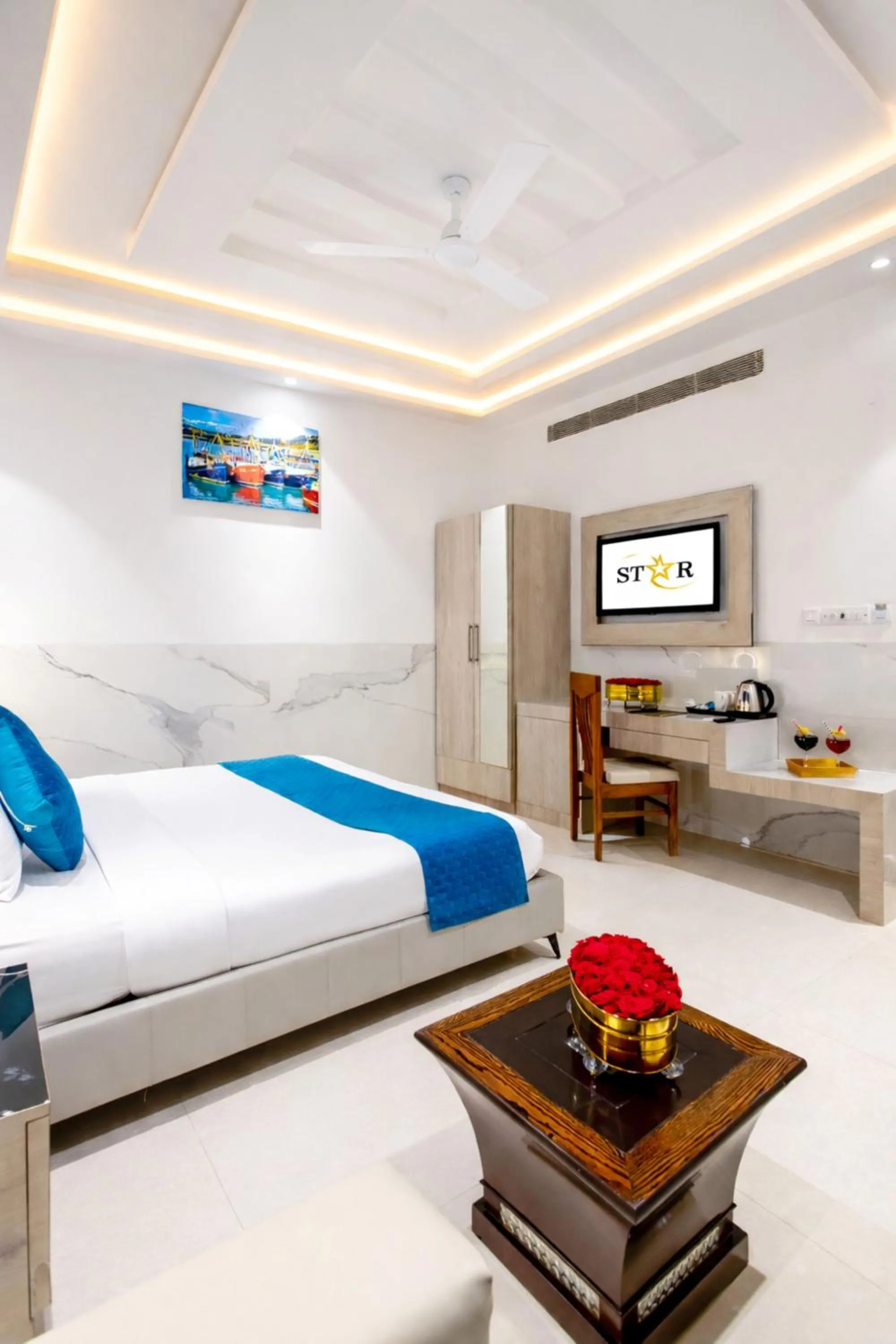 Photo of the whole room, Bed in Hotel Transit International- Aerocity Delhi Airport
