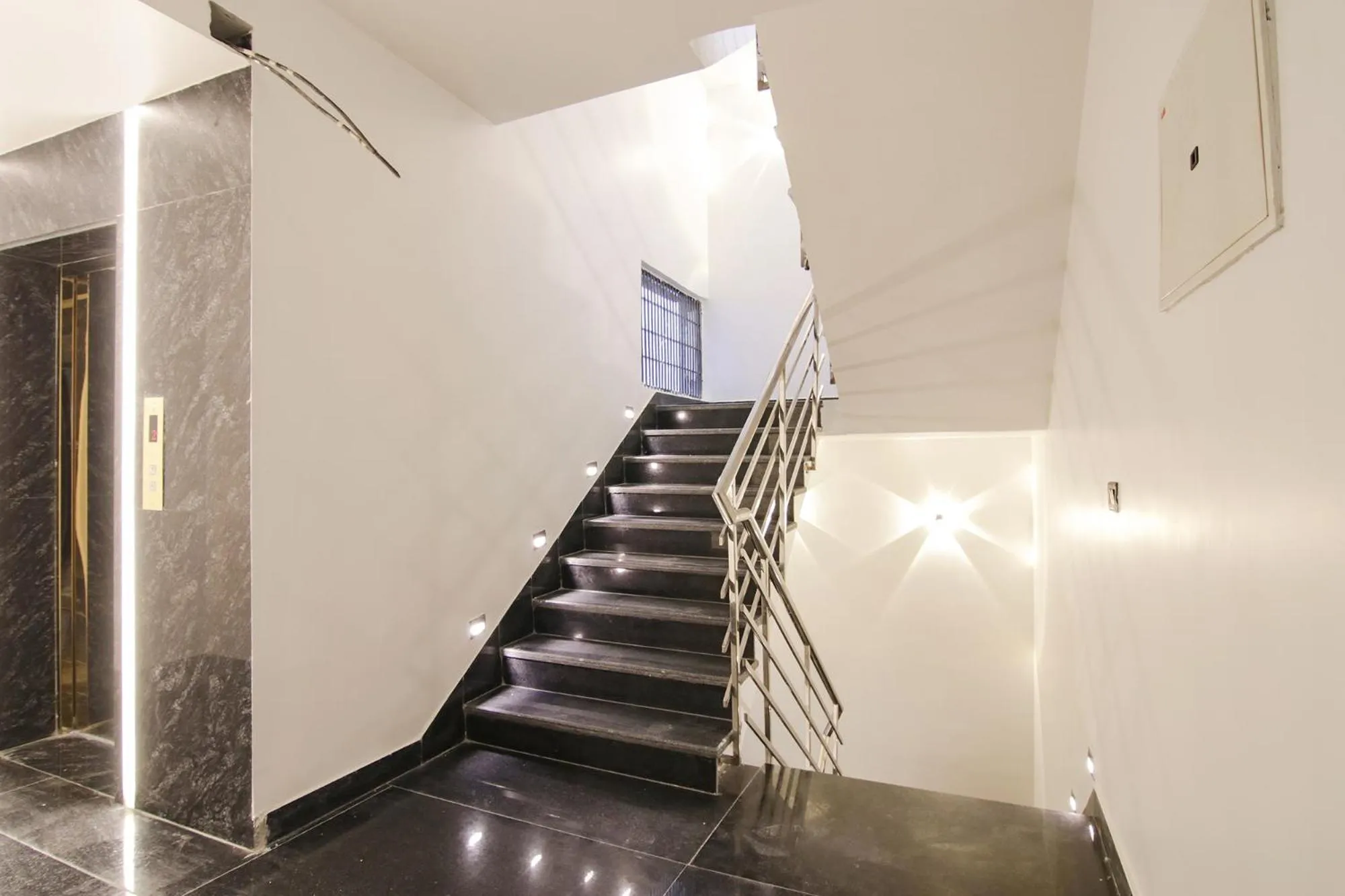 Lobby or reception in Hotel Sky Suites - Karkardooma