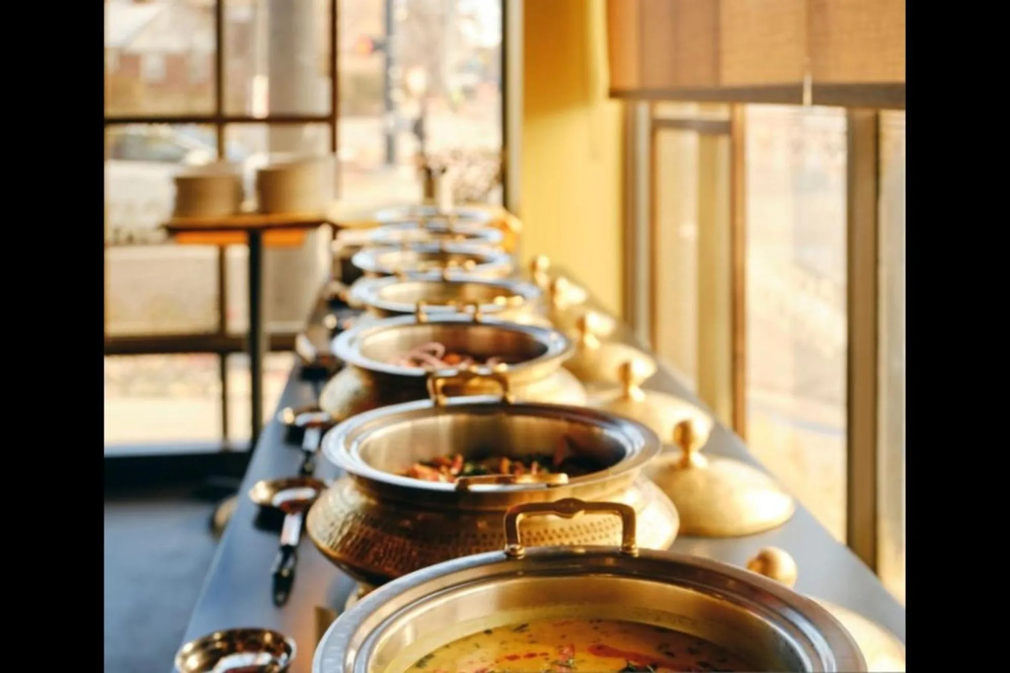 Restaurant/places to eat in Hotel Sky Suites - Karkardooma