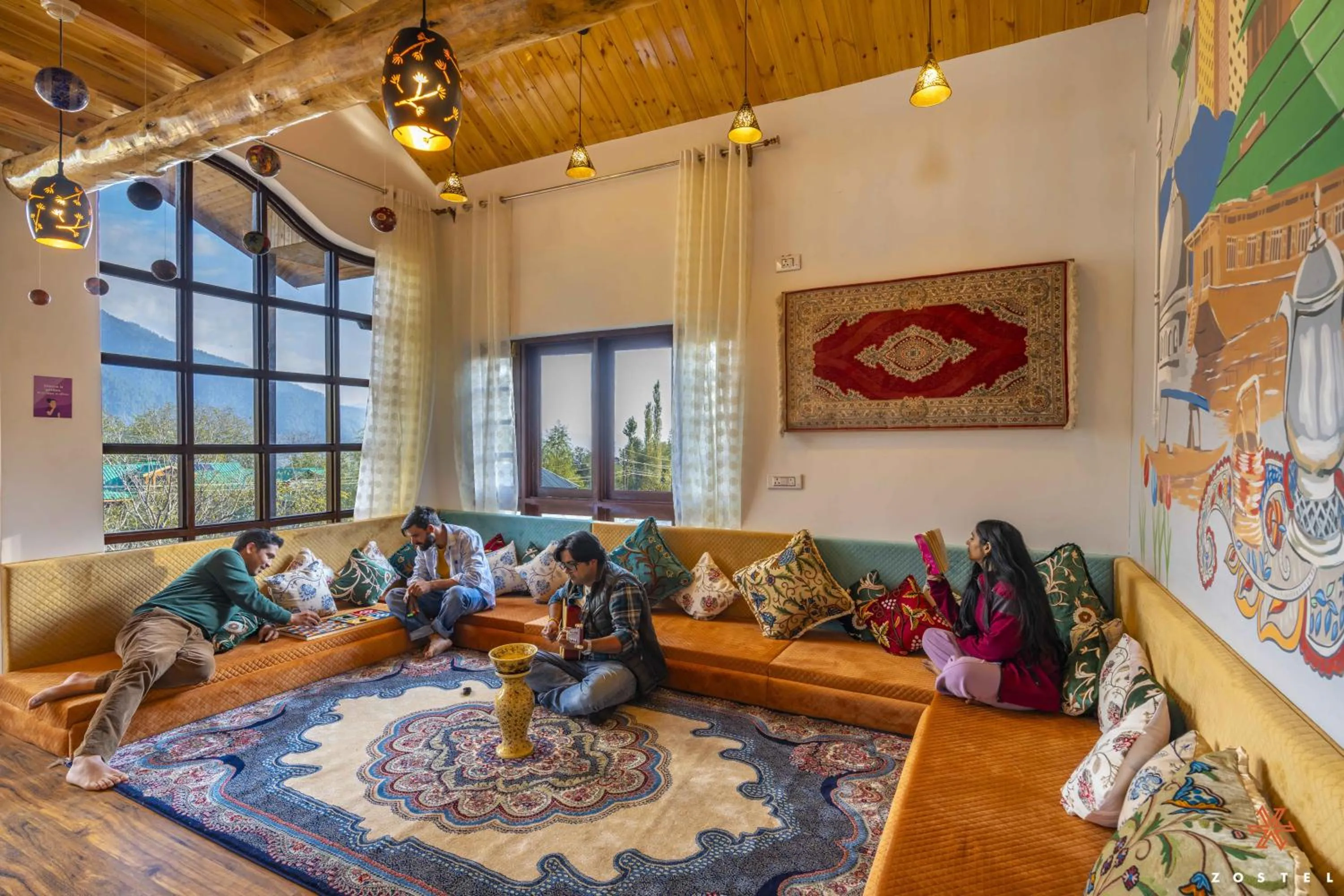 Living room in Zostel Pahalgam