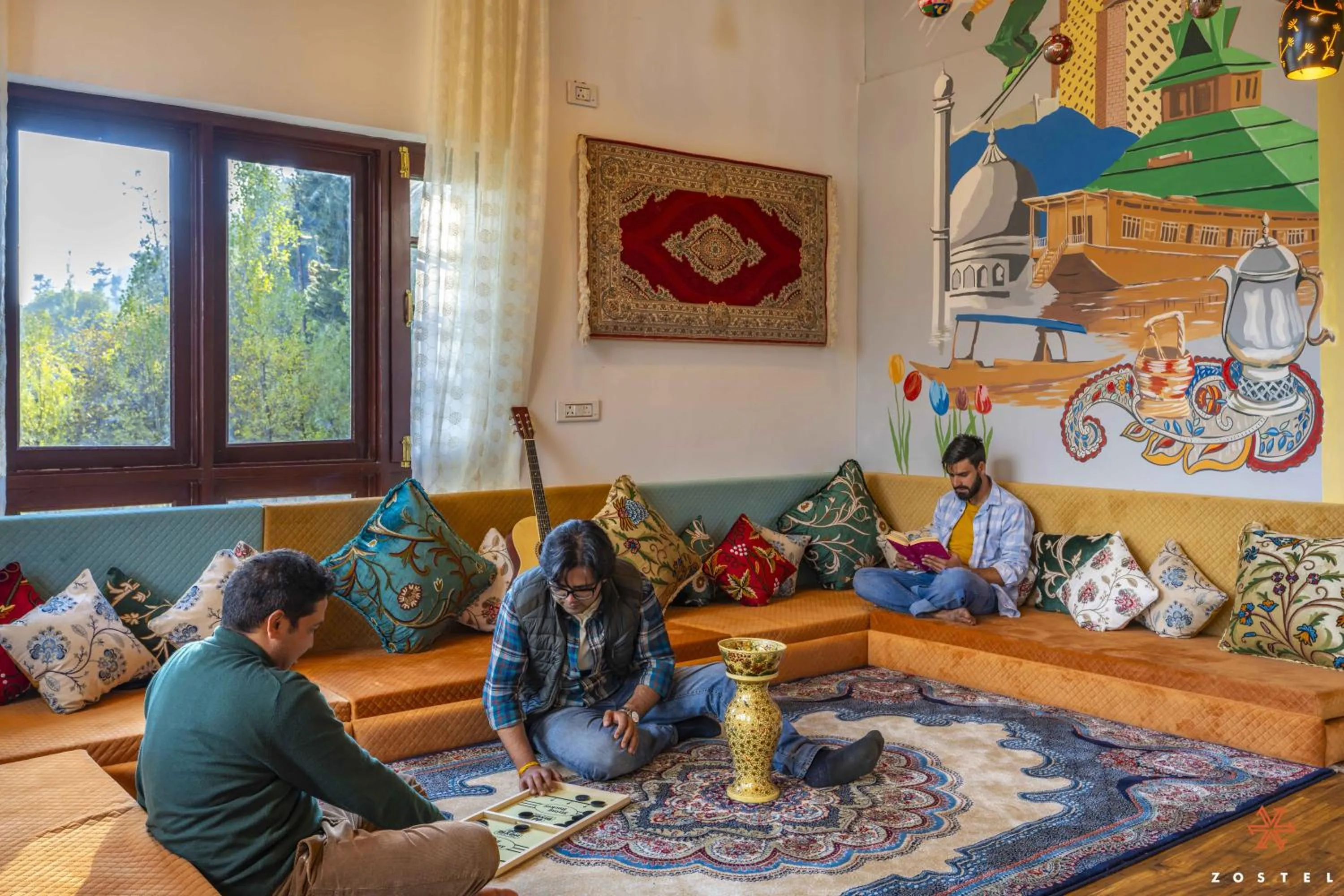Living room in Zostel Pahalgam