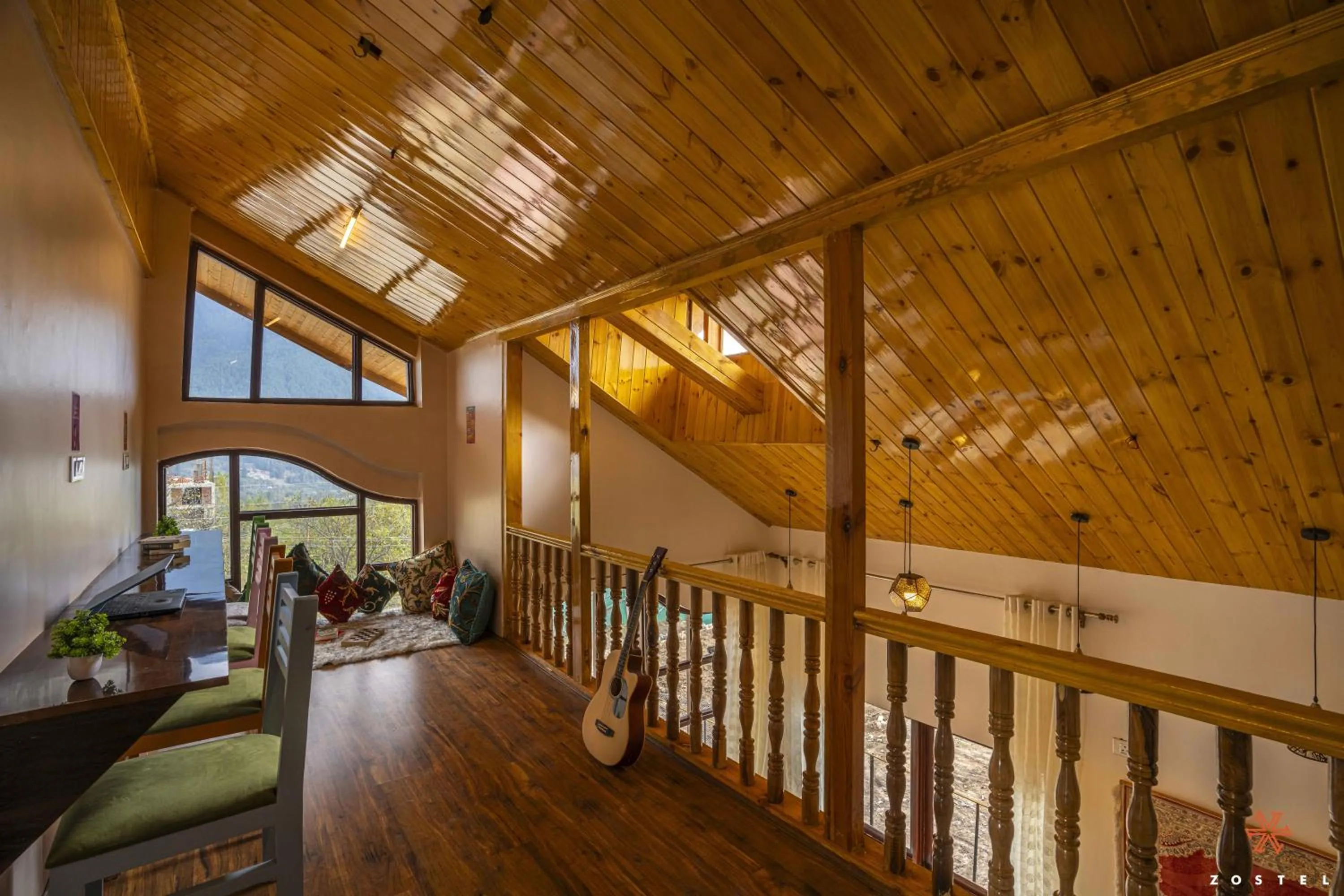Living room in Zostel Pahalgam