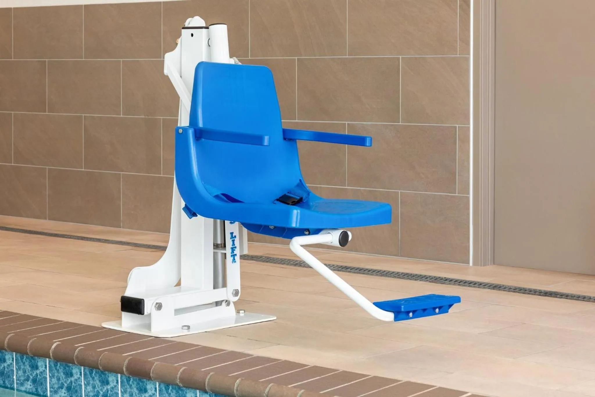 Swimming pool in Candlewood Suites Bessemer - Birmingham SW by IHG