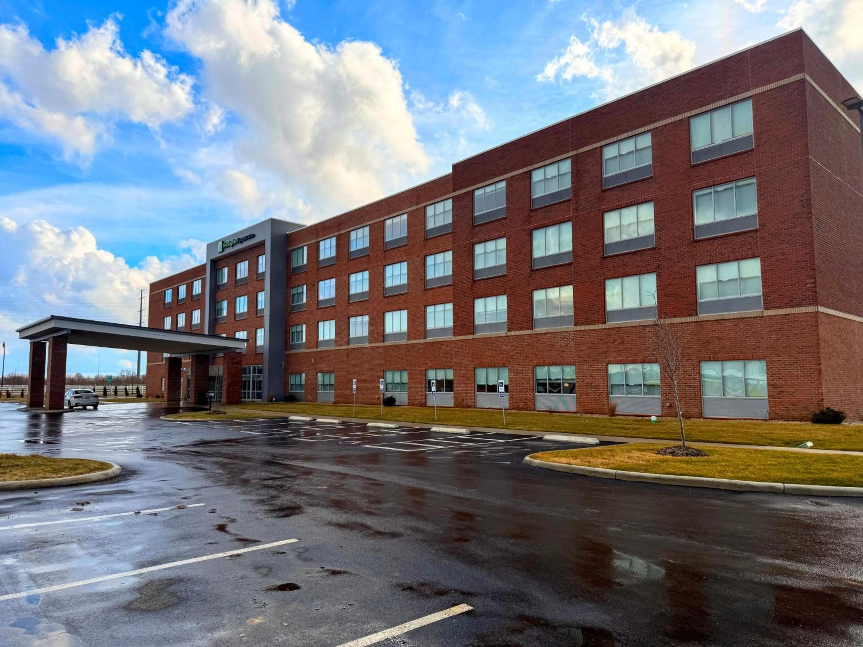 Property building in Holiday Inn Express & Suites Columbus - New Albany by IHG