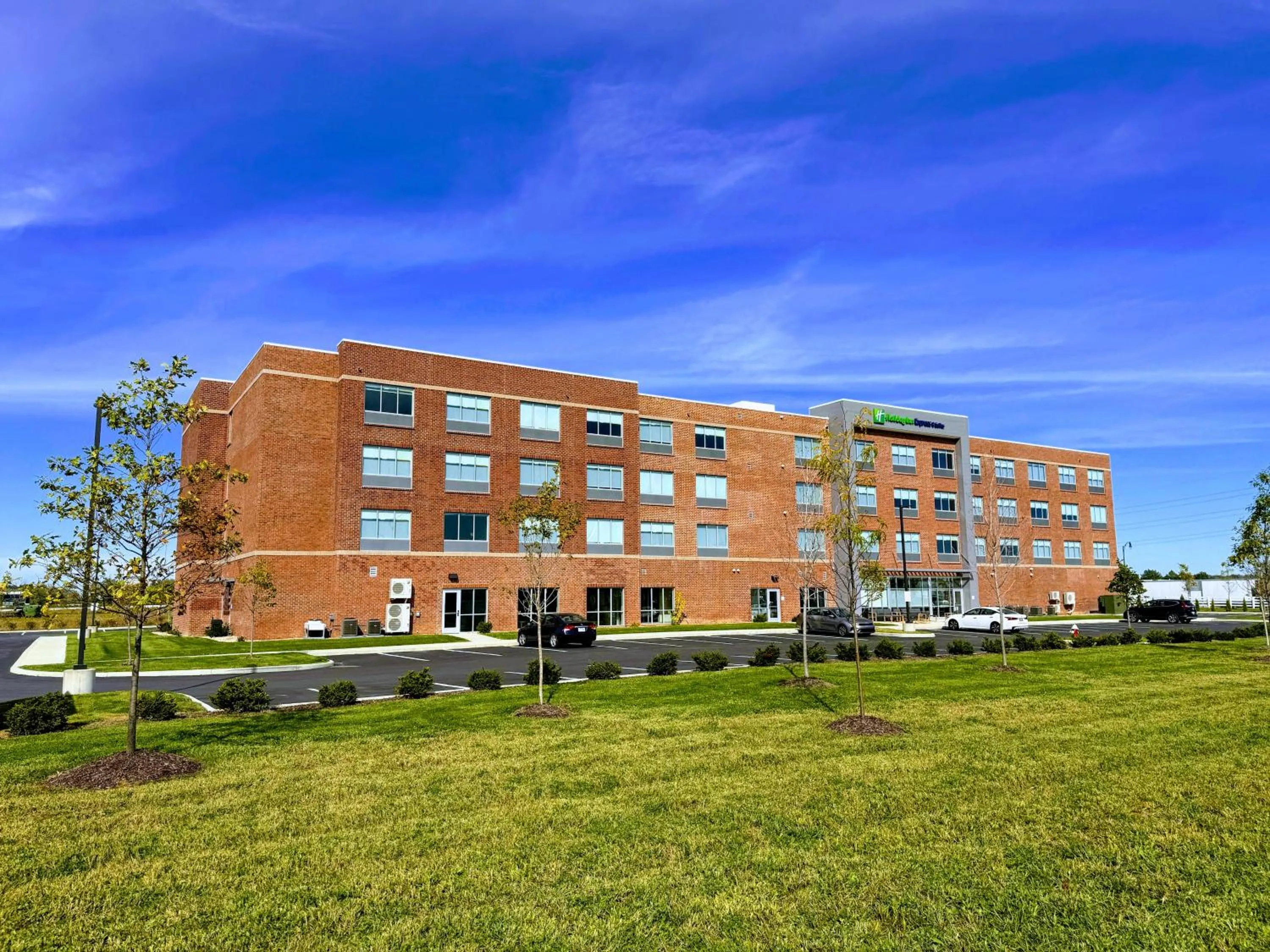 Property building in Holiday Inn Express & Suites Columbus - New Albany by IHG