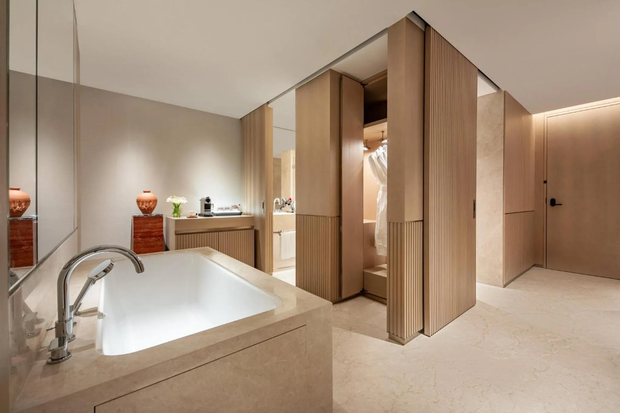 Photo of the whole room in InterContinental Wuxi Taihu New City by IHG