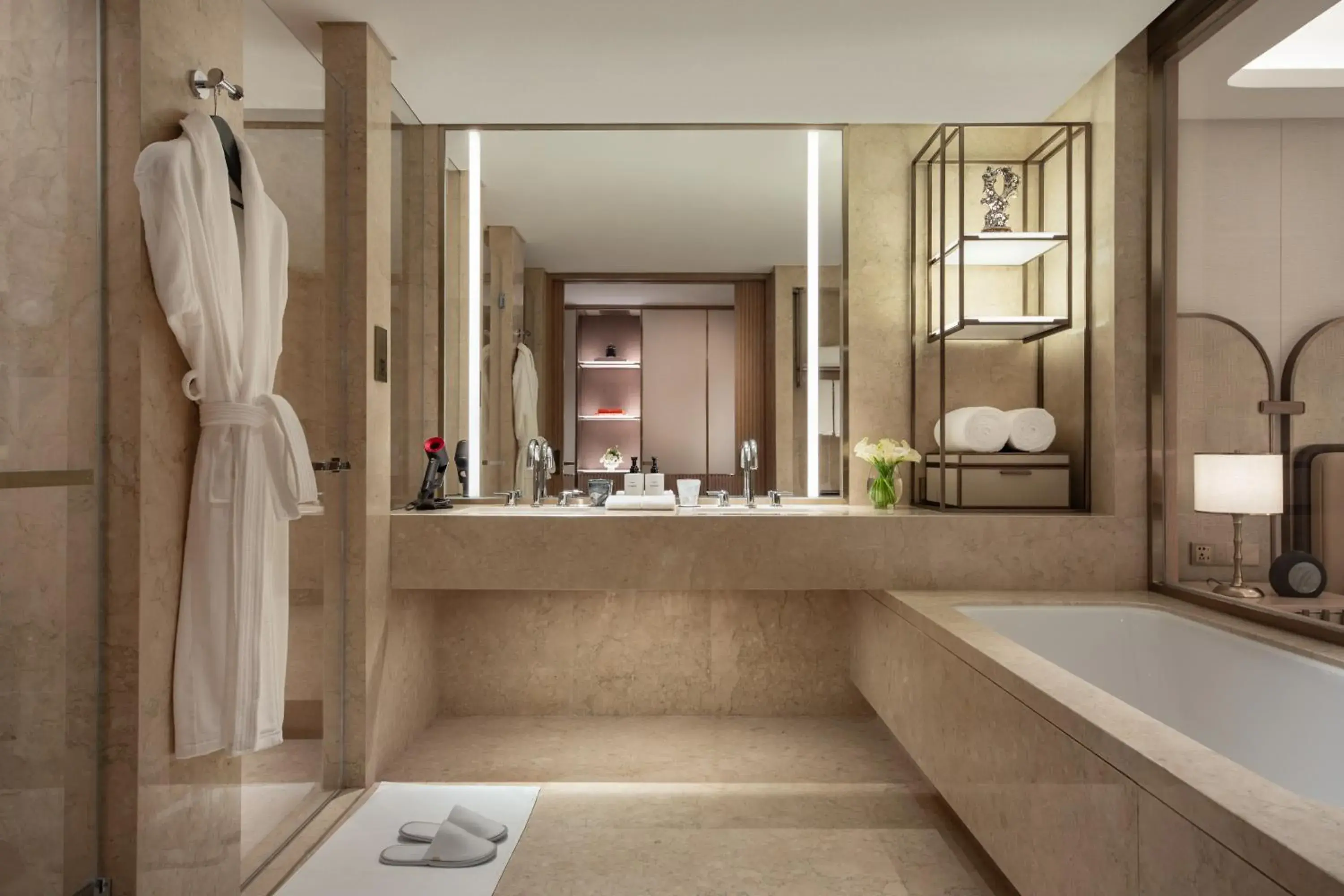 Classic Twin Room with Lounge Access in InterContinental Wuxi Taihu New City by IHG Classic Twin Room with Lounge Access in InterContinental Wuxi Taihu New City by IHG